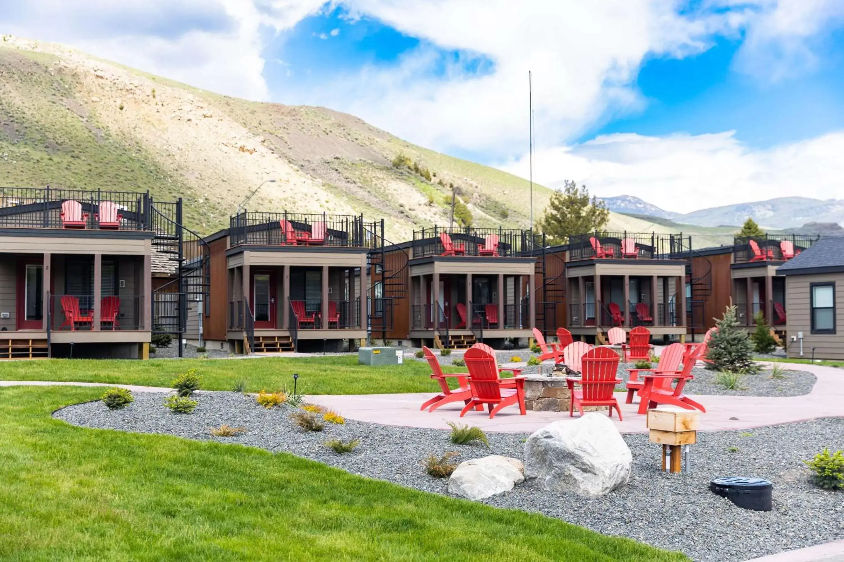 Bedroom, Property Building in The Ridgeline Hotel at Yellowstone, Ascend Hotel Collection