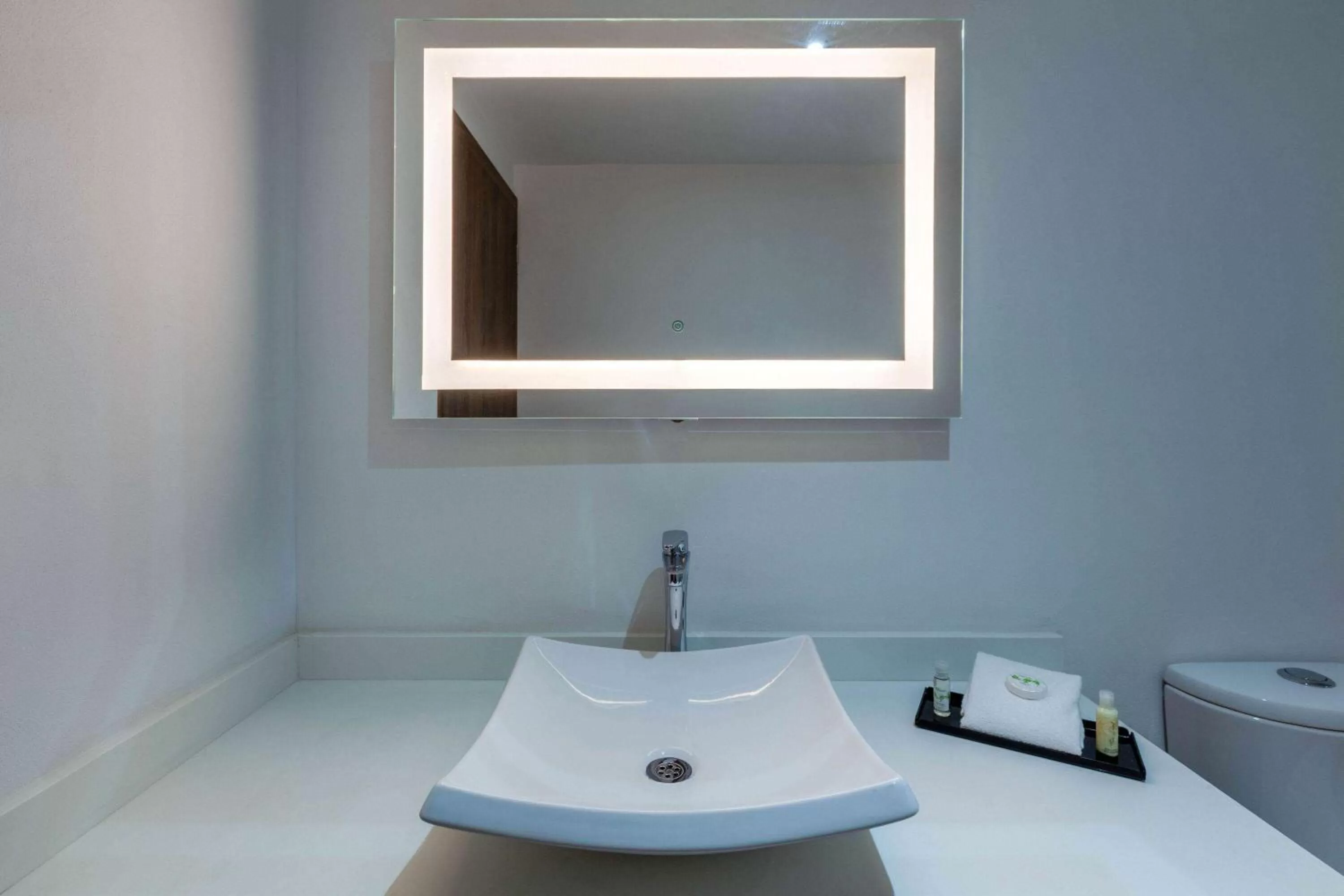 TV and multimedia in Wyndham Puebla Angelopolis