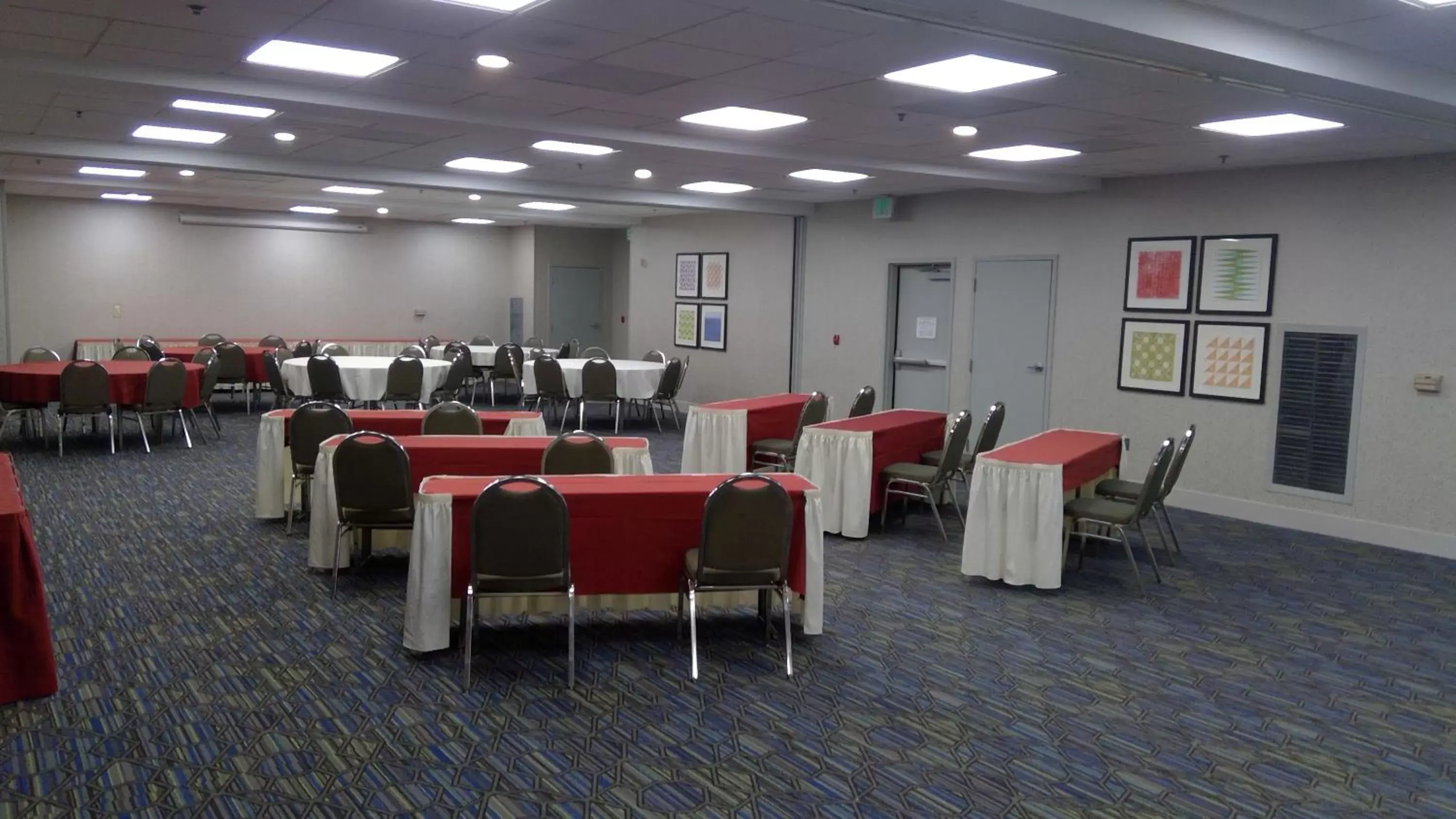 Banquet/Function facilities, Restaurant/Places to Eat in Holiday Inn Express & Suites Tracy, an IHG Hotel