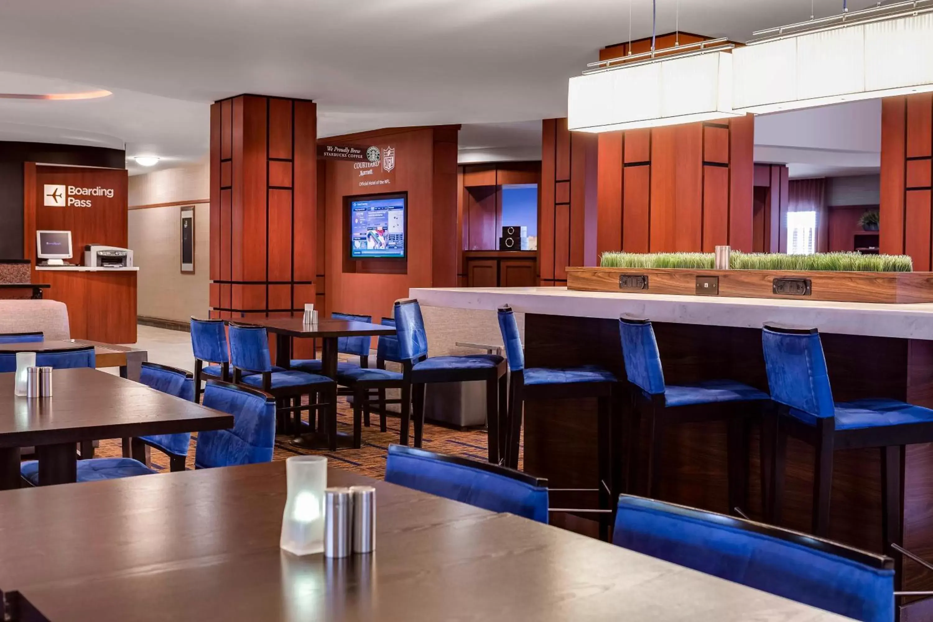 Restaurant/places to eat in Courtyard by Marriott Columbia