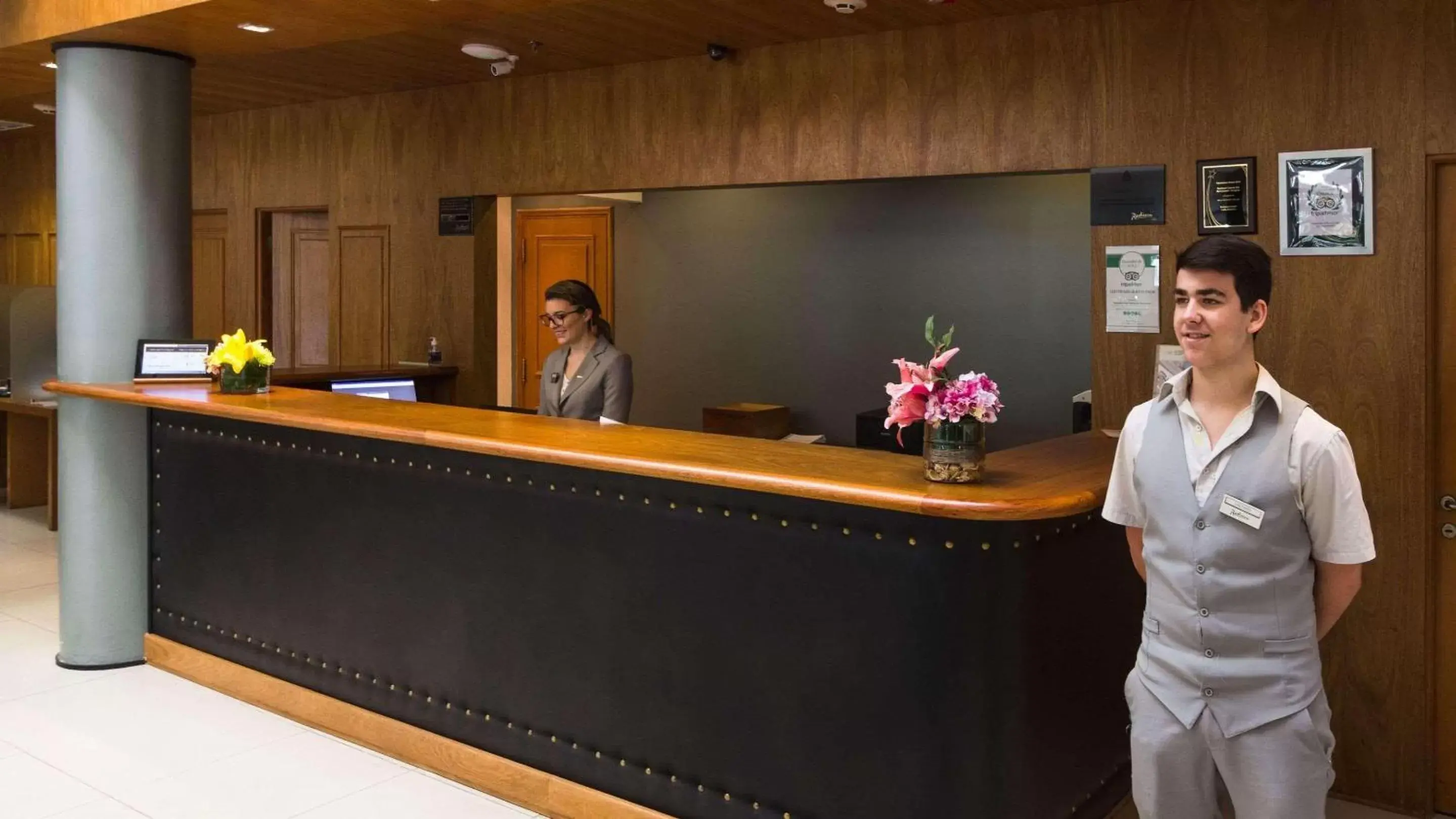 Lobby or reception, Staff in Radisson Colonia Del Sacramento Hotel