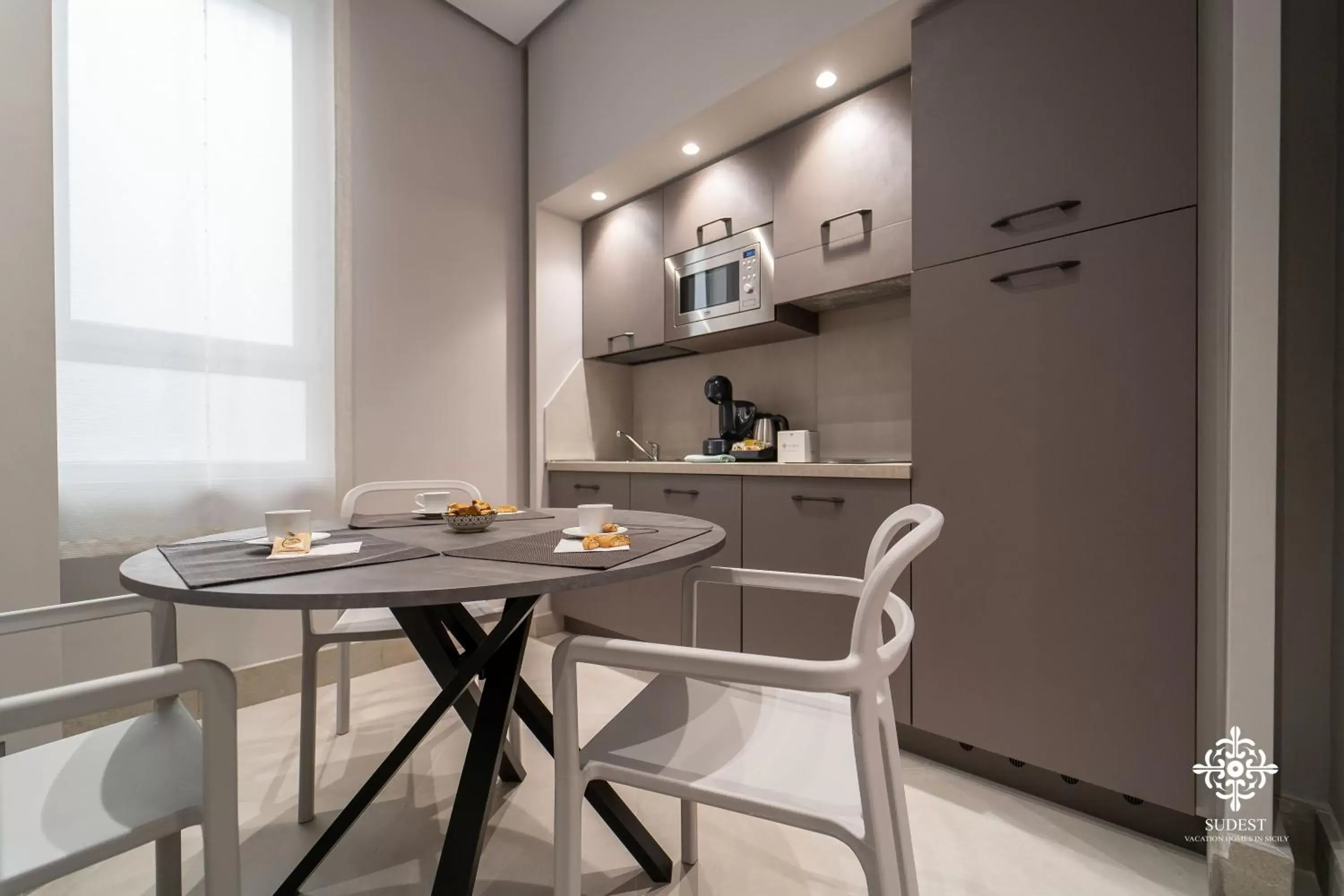 Coffee/tea facilities, Dining Area in Matteotti Luxury Residence