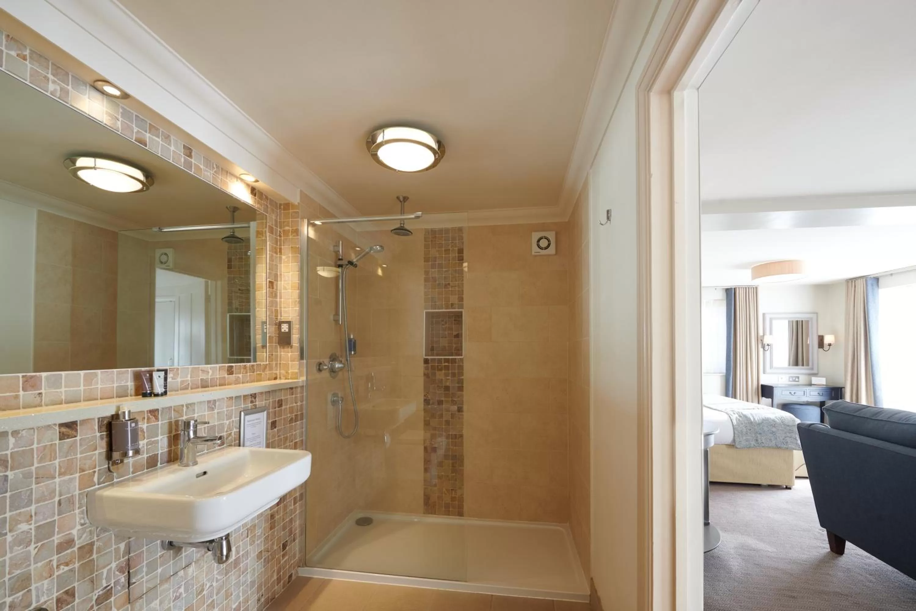 Shower in Park Farm Hotel