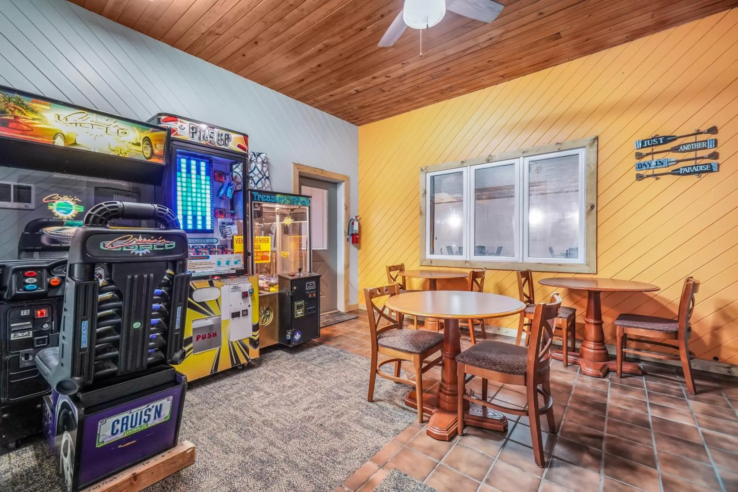 Game Room in Americas Best Value Inn Marquette