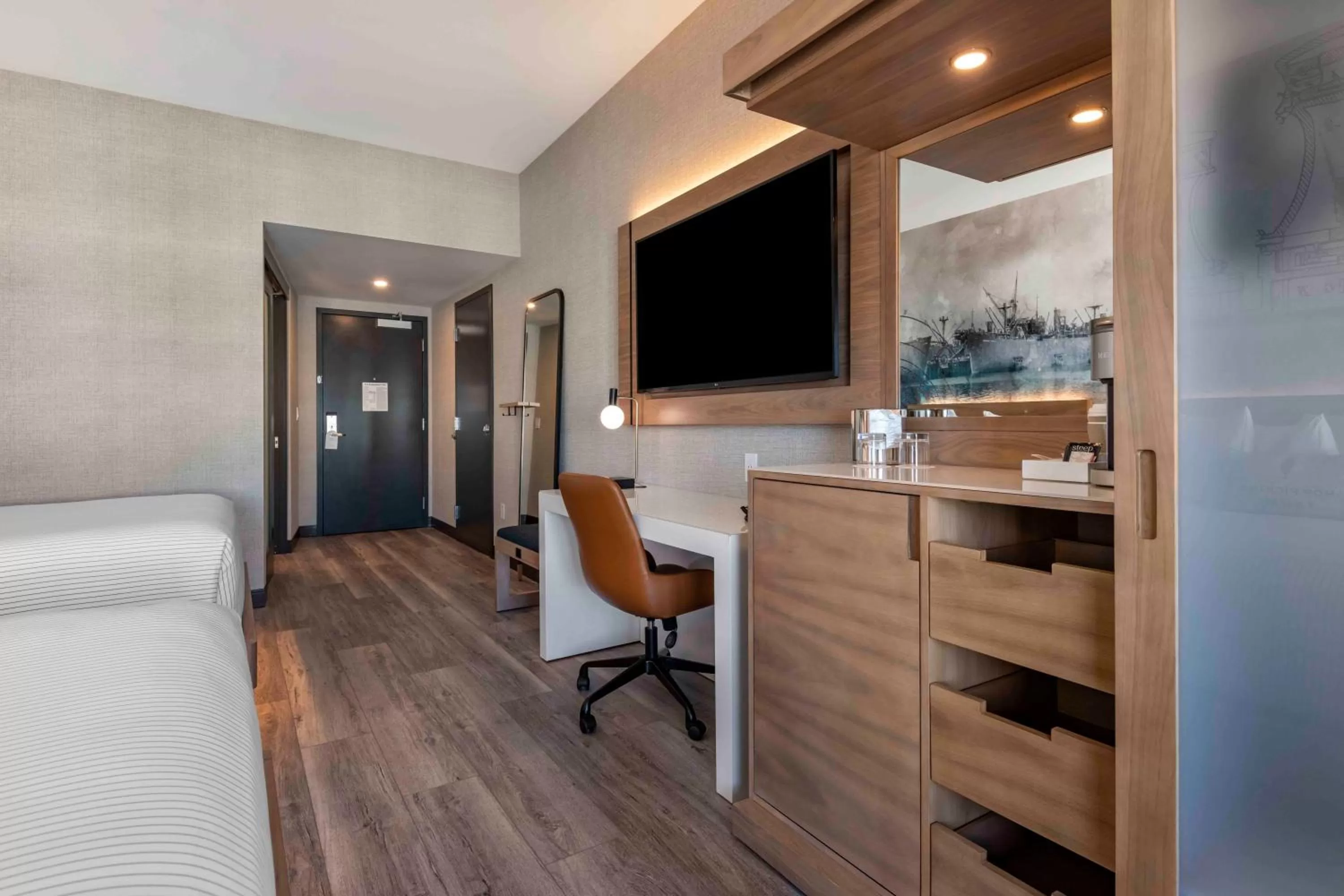 TV and multimedia in Cambria Hotel Portland Downtown Old Port