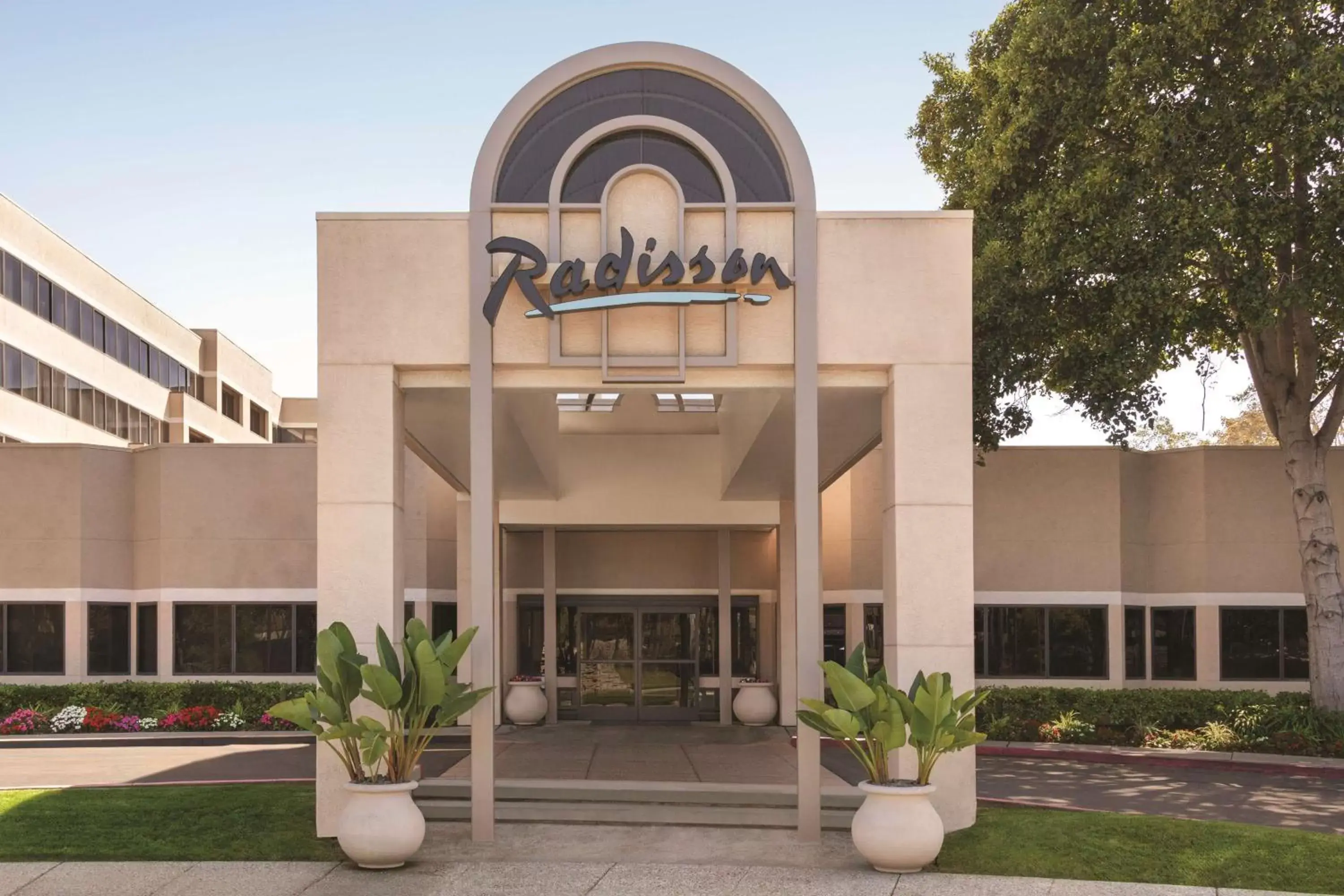 Property Building in Radisson Hotel Sunnyvale - Silicon Valley