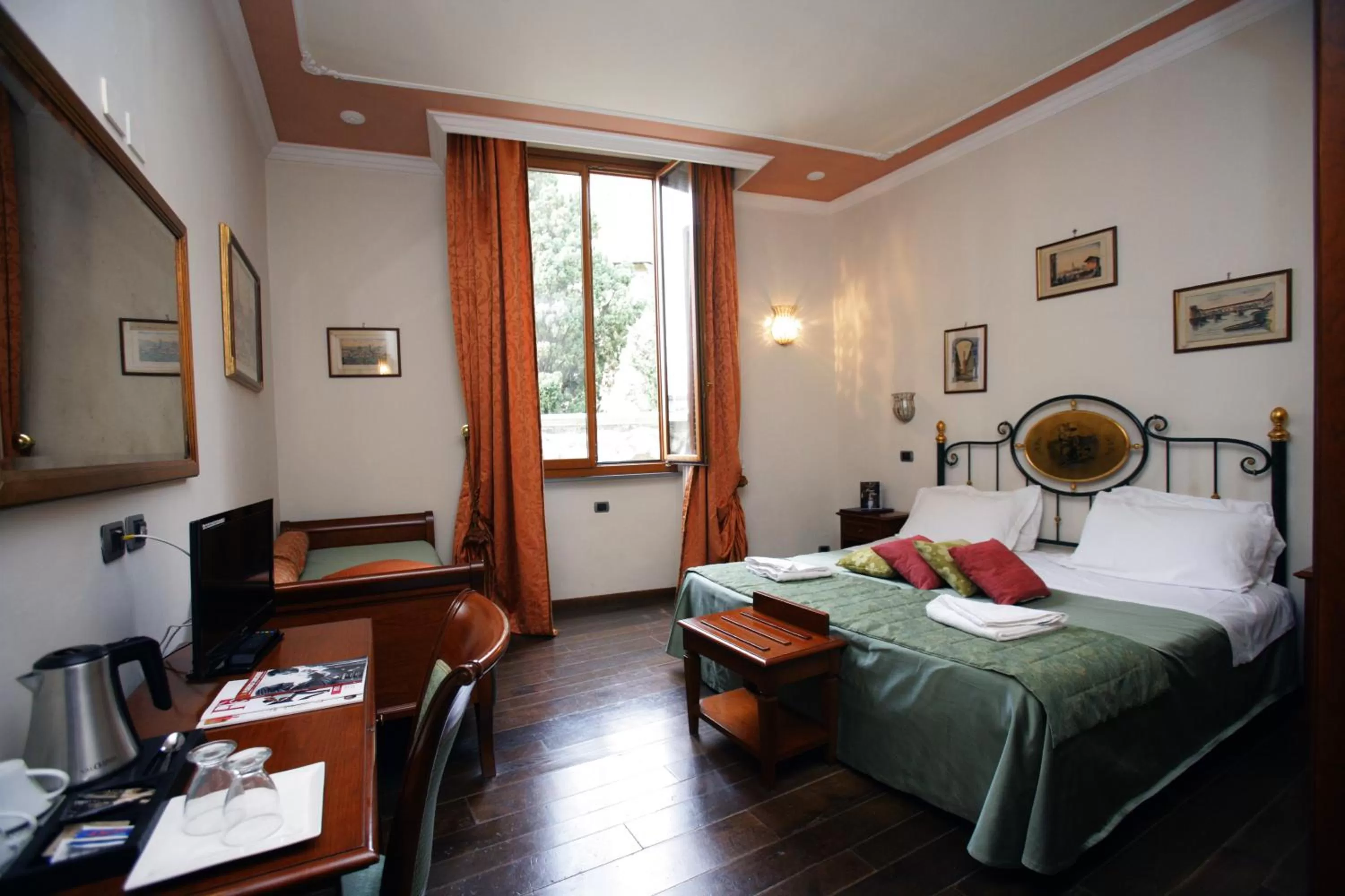 Bed in Domus Florentiae Hotel