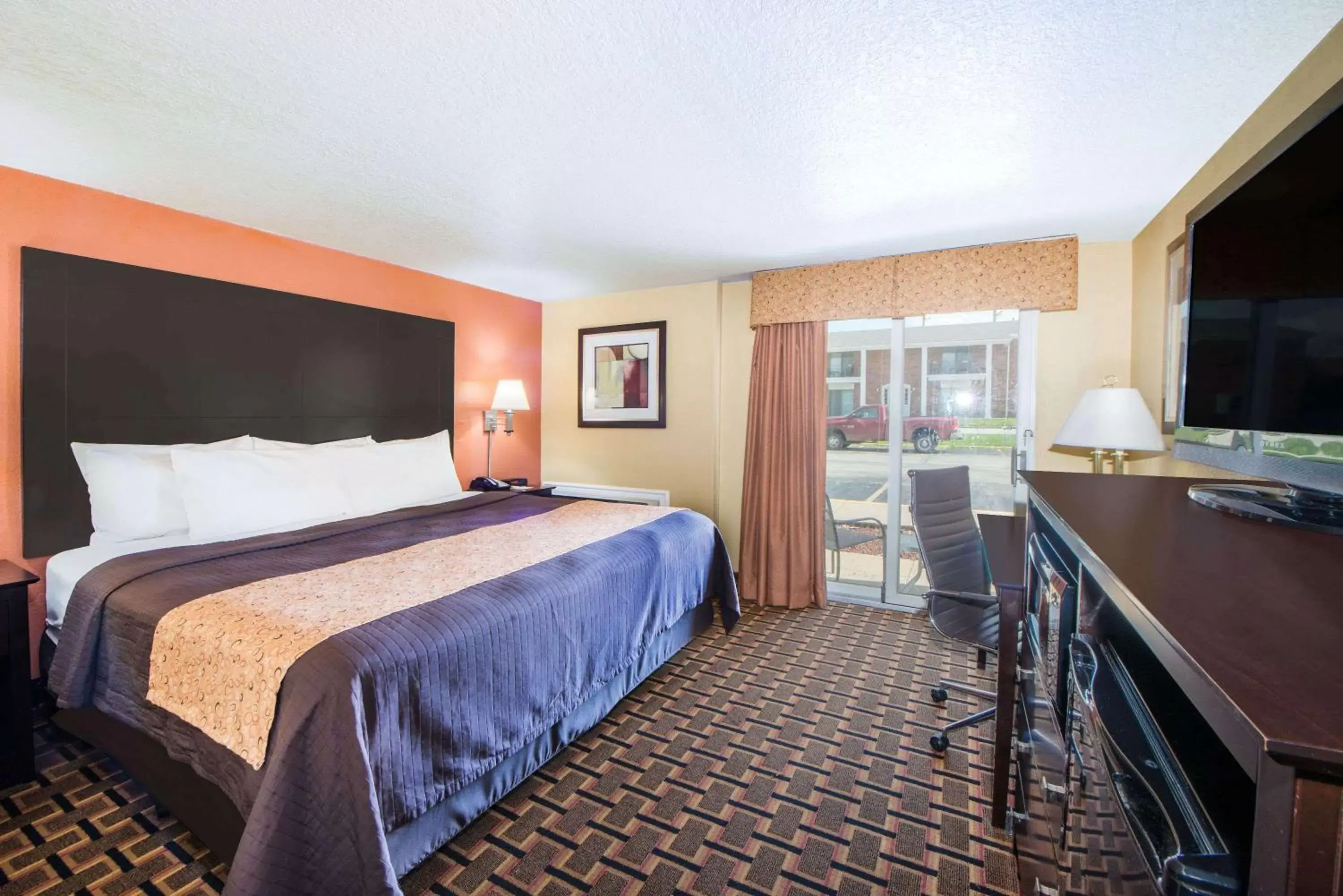 Photo of the whole room in Days Inn by Wyndham Joplin