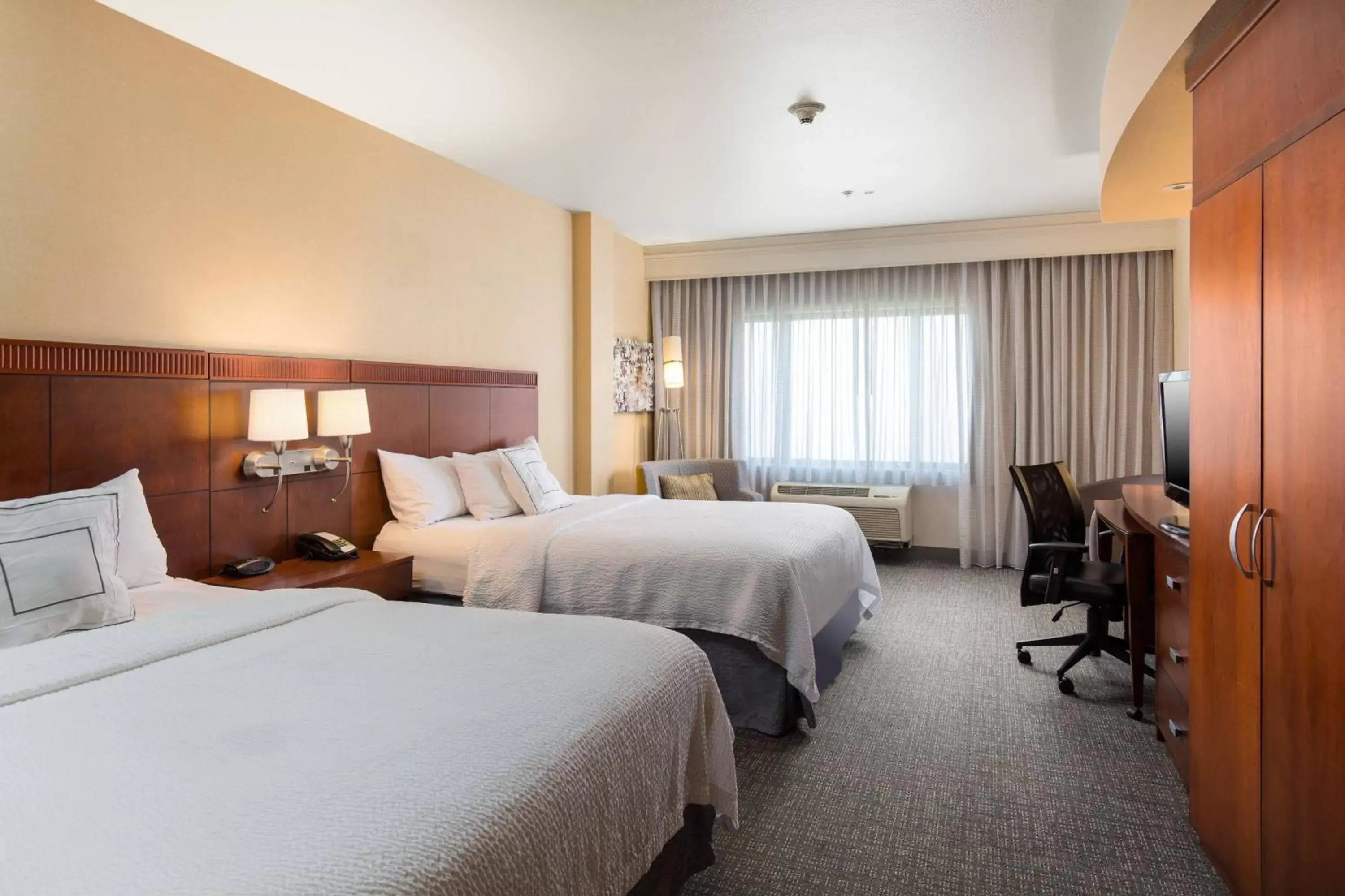 Photo of the whole room, Bed in Courtyard by Marriott Rancho Cucamonga