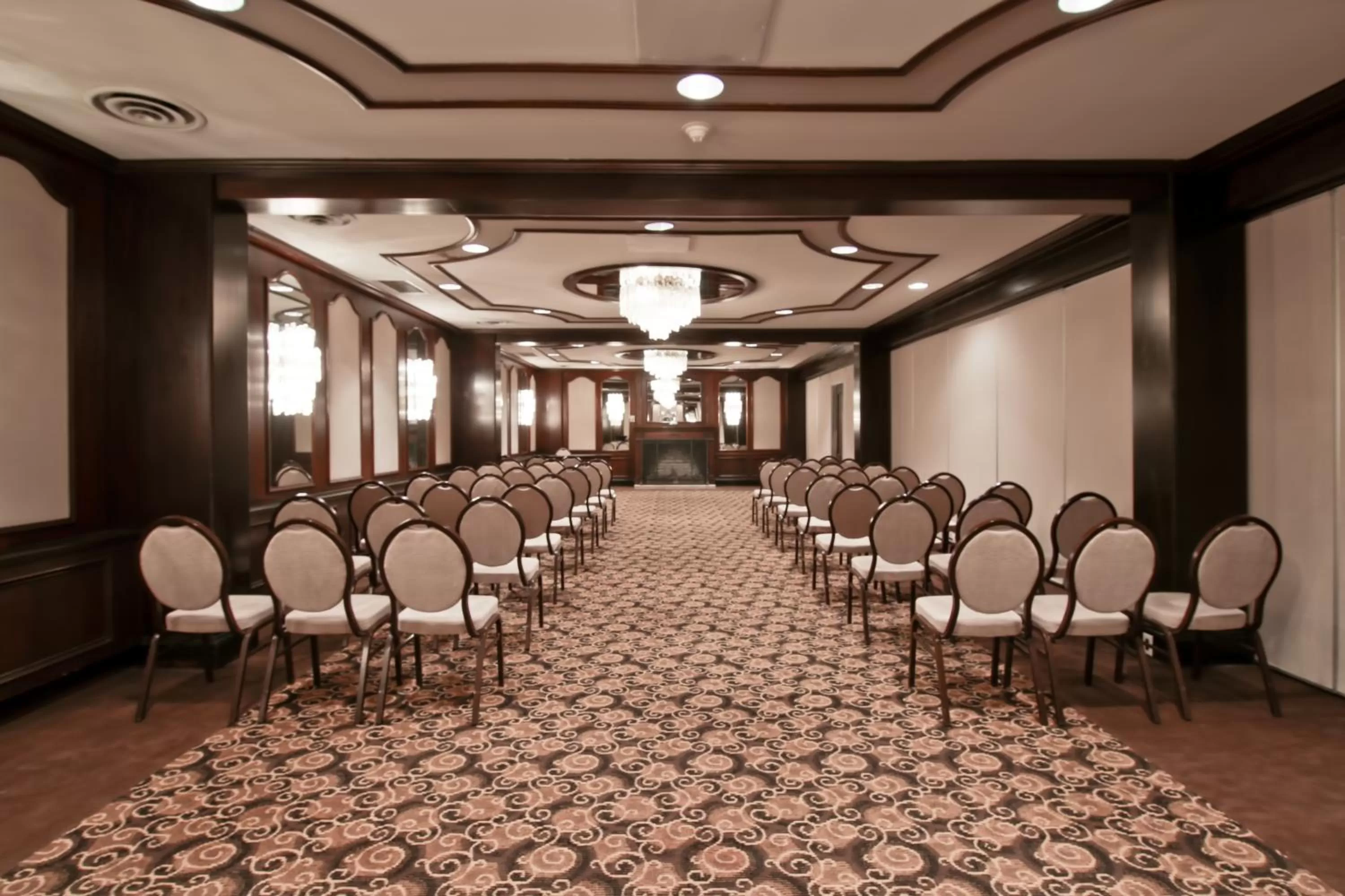 Banquet/Function facilities in Chateau Lacombe Hotel
