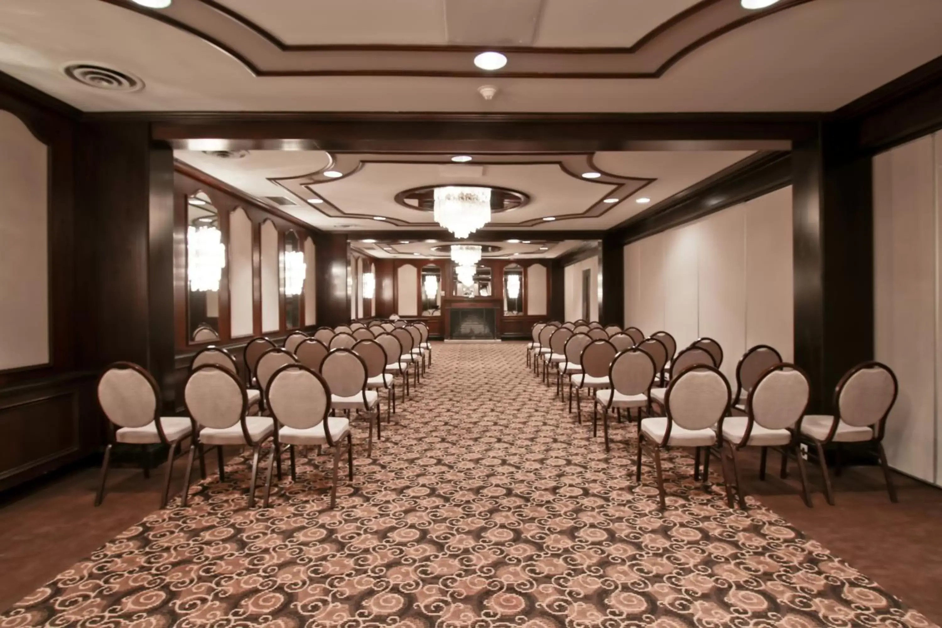 Banquet/Function facilities, Banquet Facilities in Chateau Lacombe Hotel