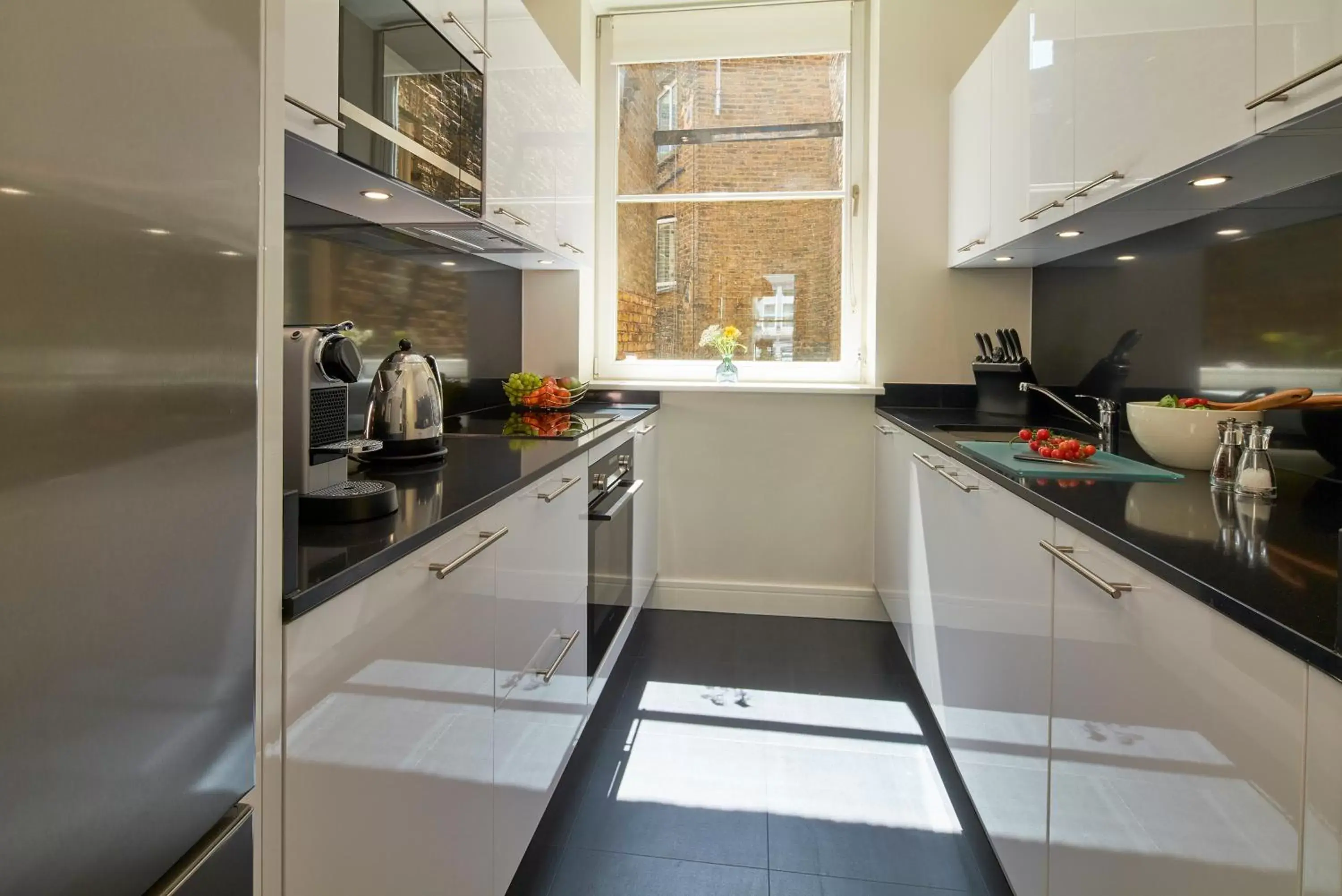 dishwasher, Kitchen/Kitchenette in Cheval Harrington Court at South Kensington