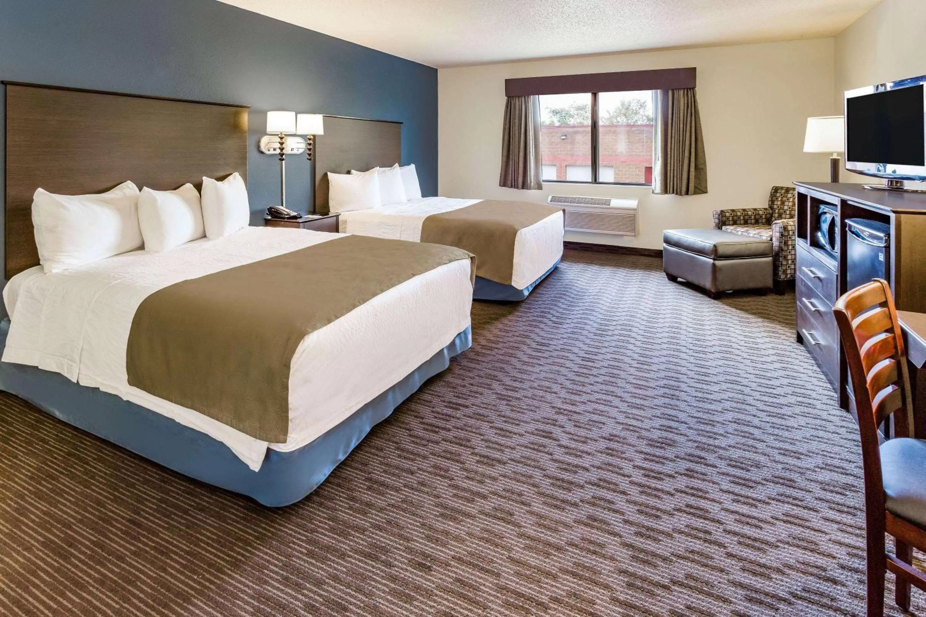 Photo of the whole room, Bed in AmericInn by Wyndham Hotel and Suites Long Lake