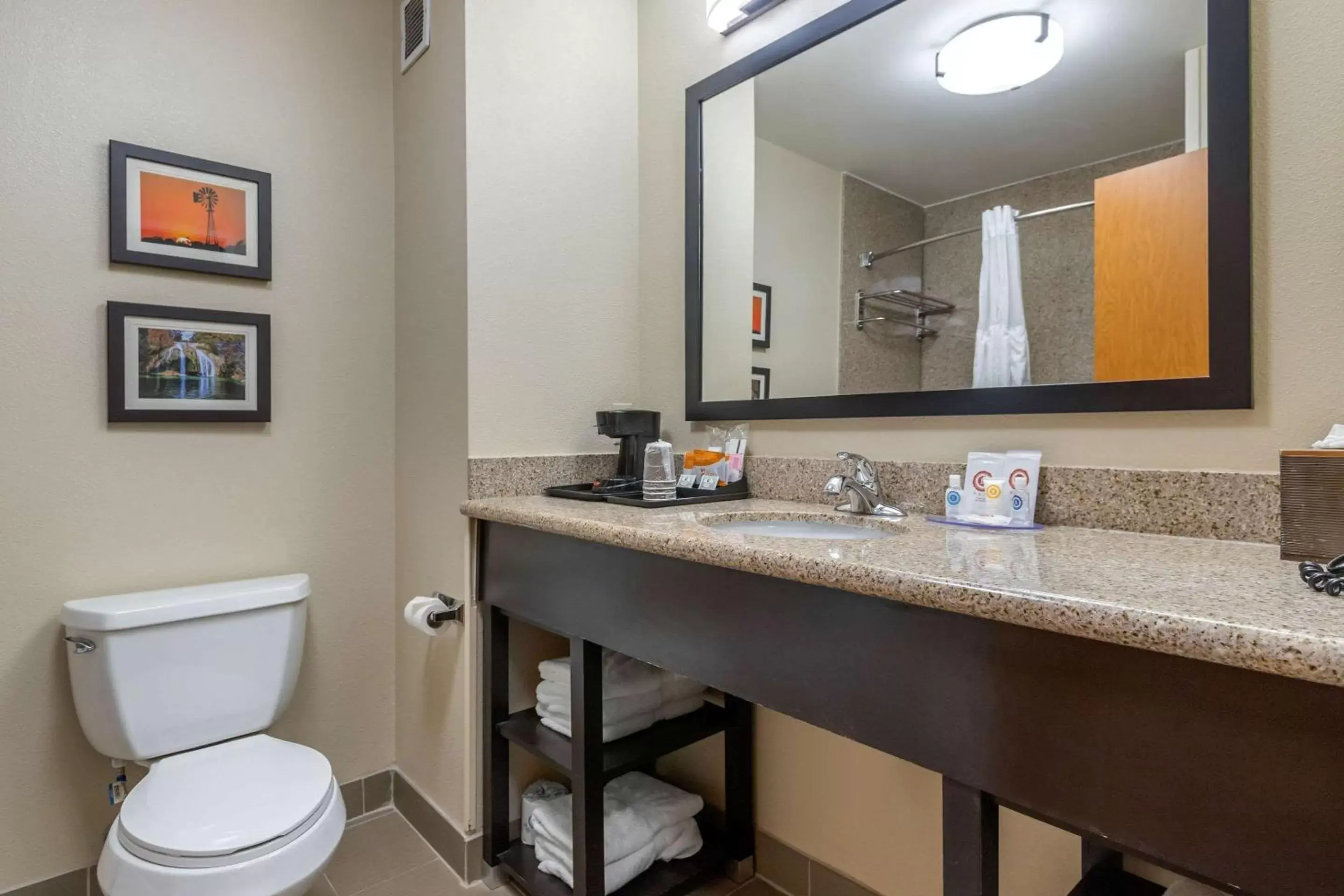 Bathroom in Comfort Inn & Suites Glenpool