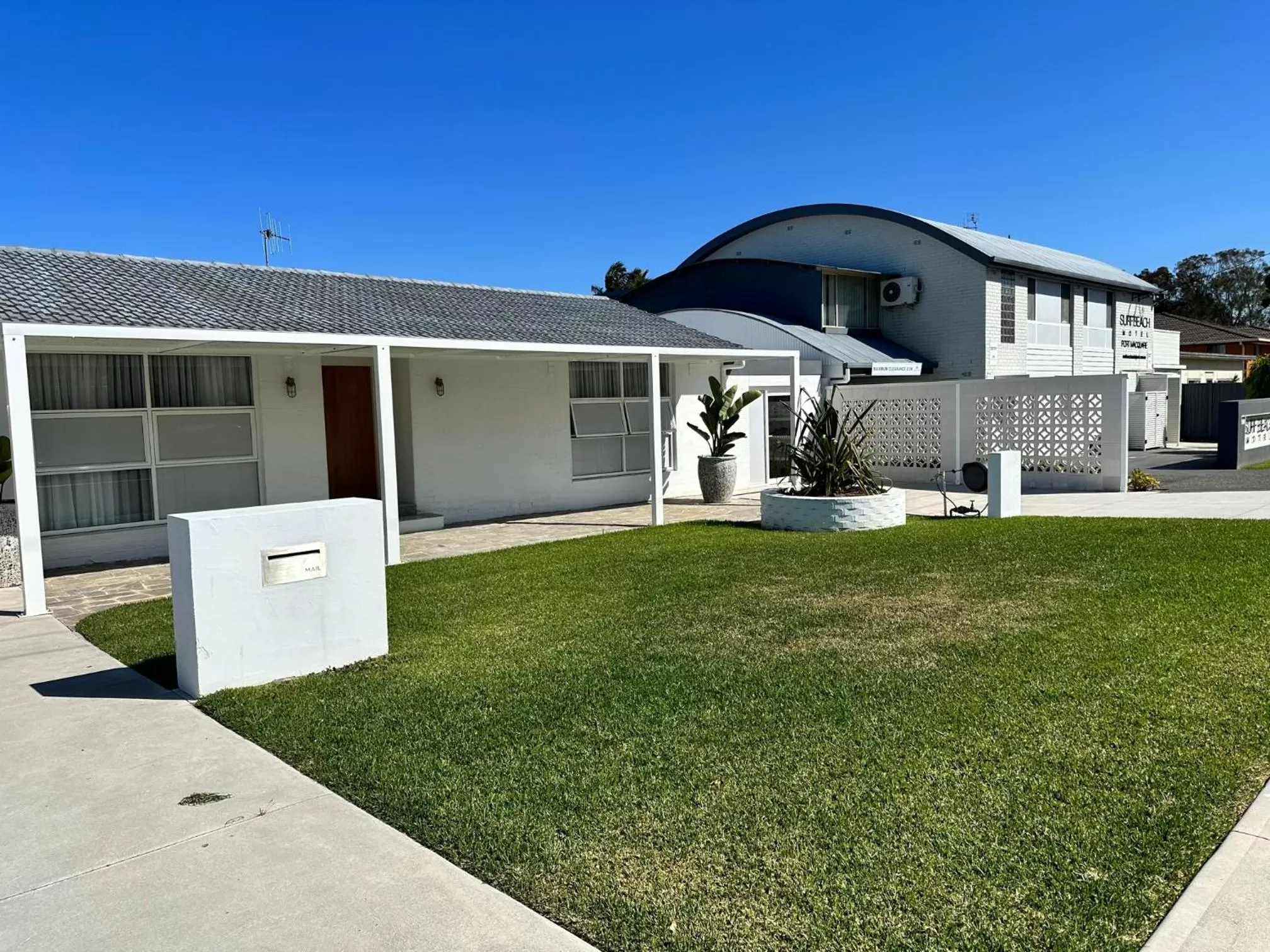 Property building in Surf Beach Motel Port