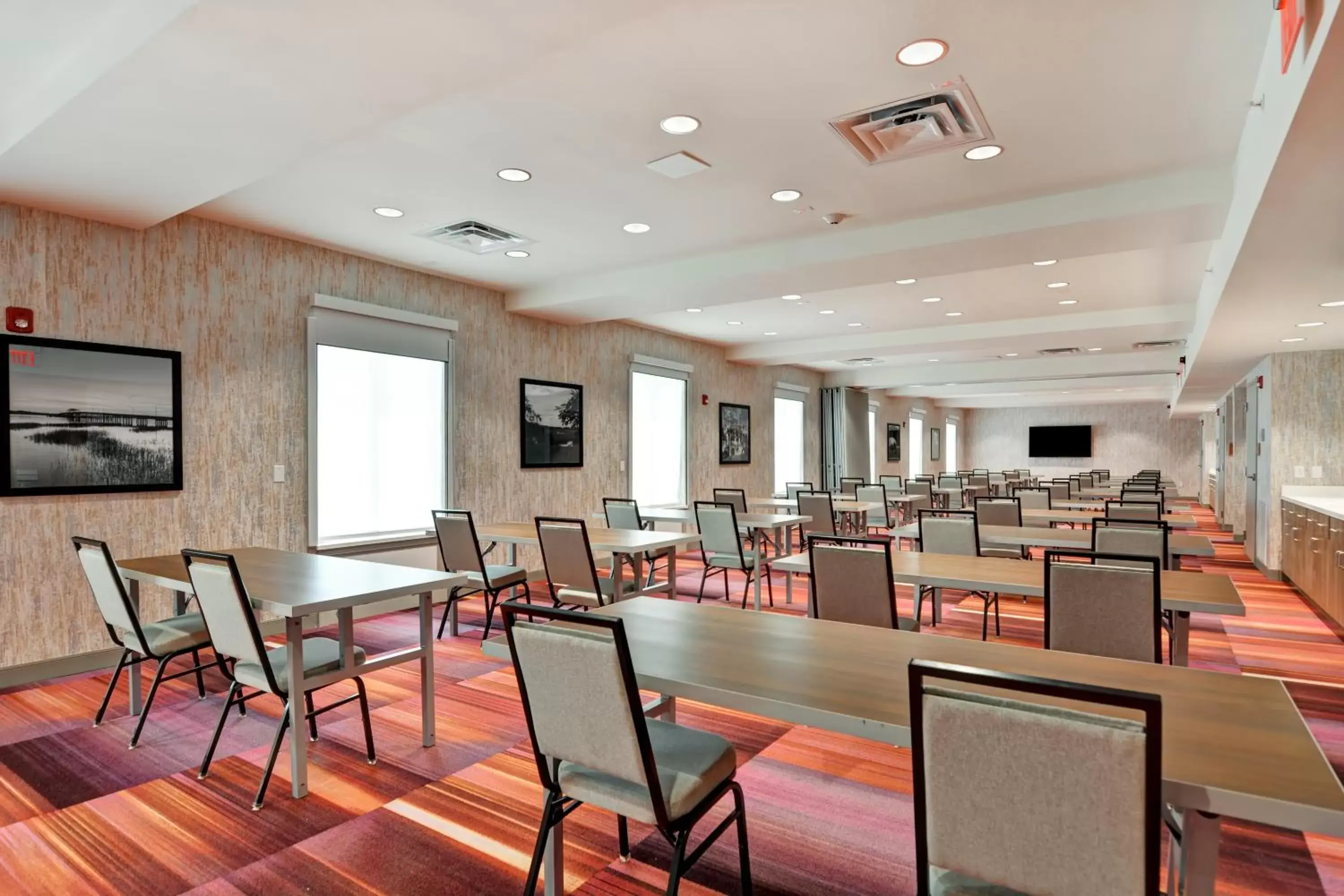 Meeting/conference room, Restaurant/Places to Eat in Home2 Suites By Hilton Beaufort
