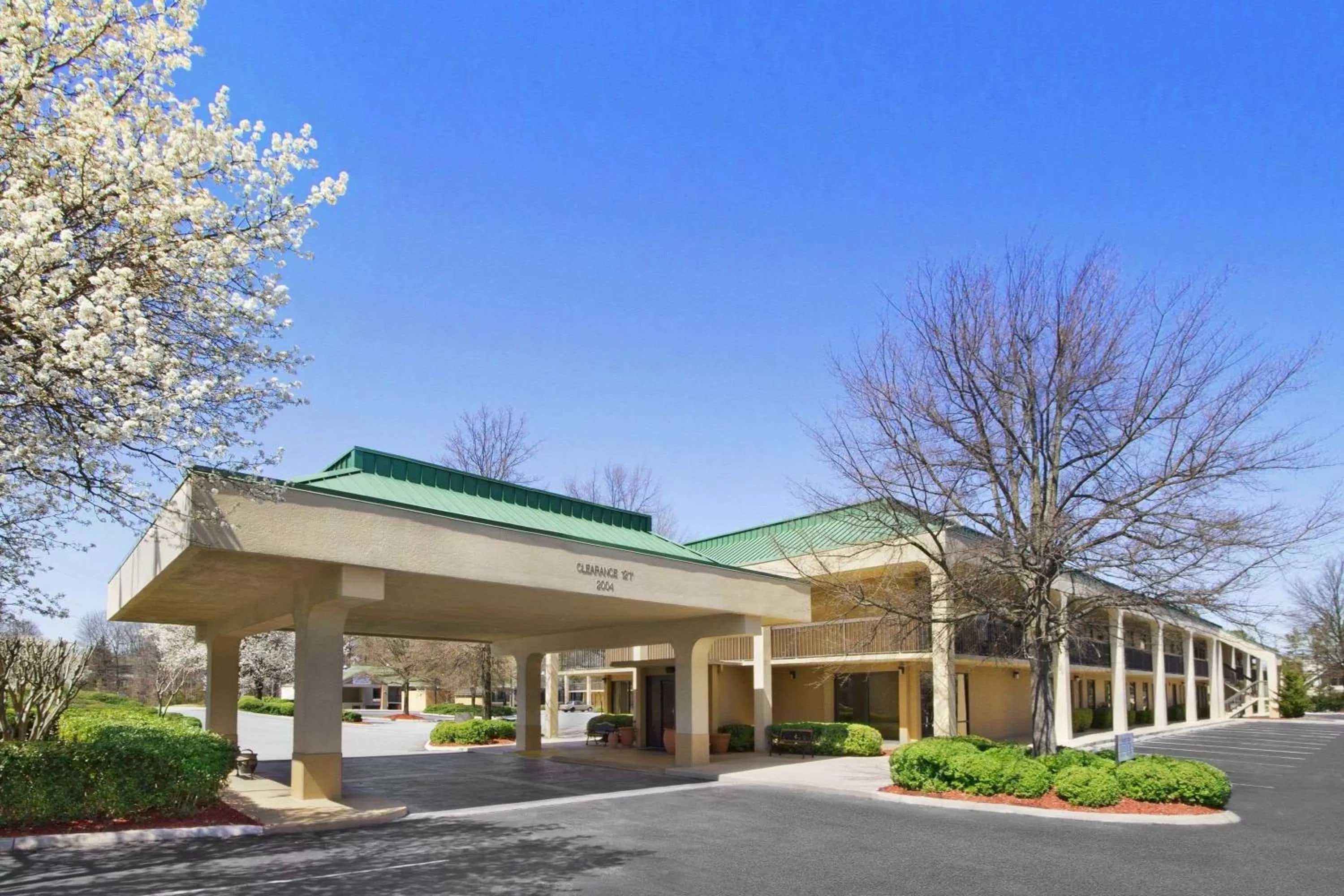 Property building in Howard Johnson by Wyndham Greensboro Near the Coliseum