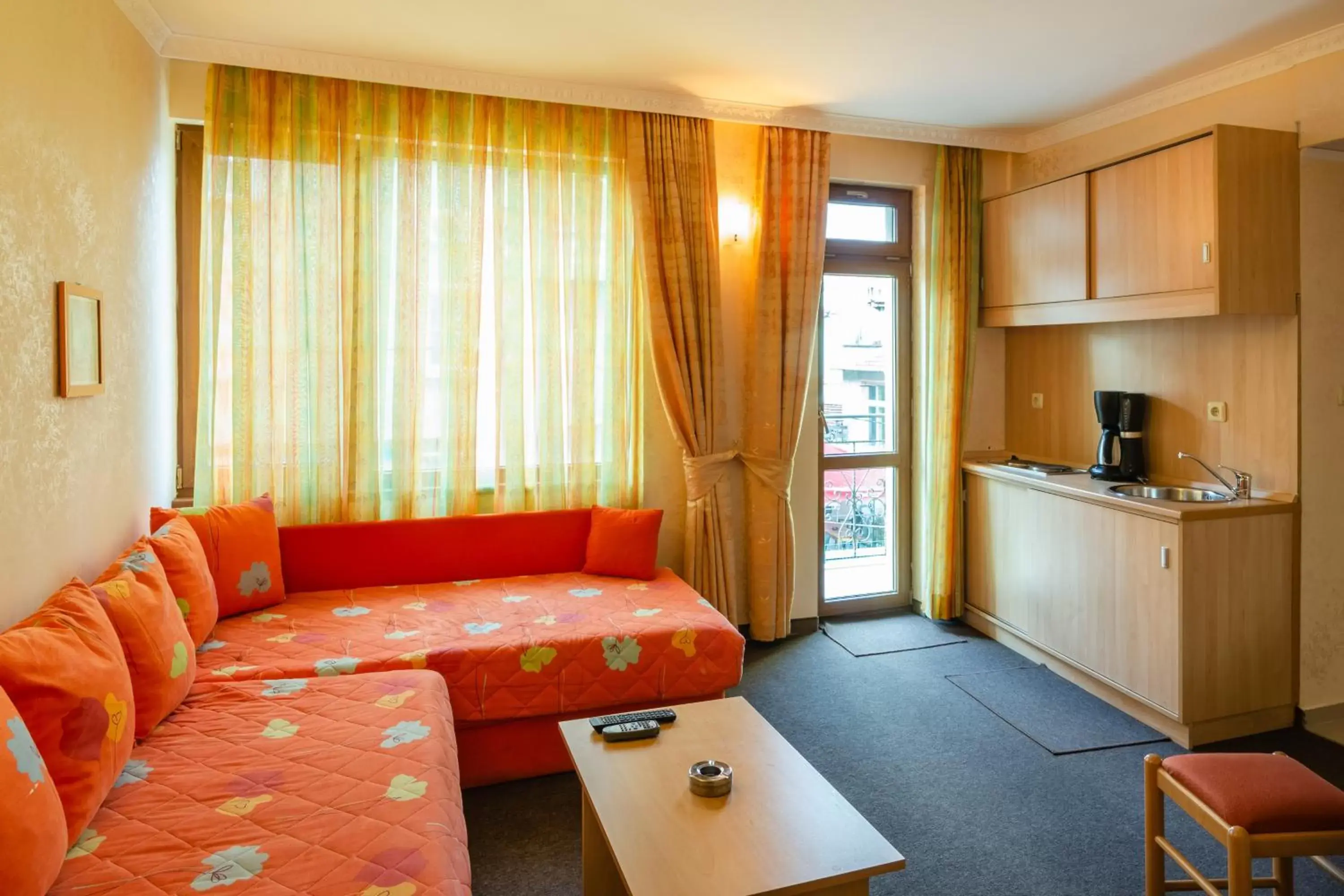 Bathroom, Seating Area in Hotel Zeus