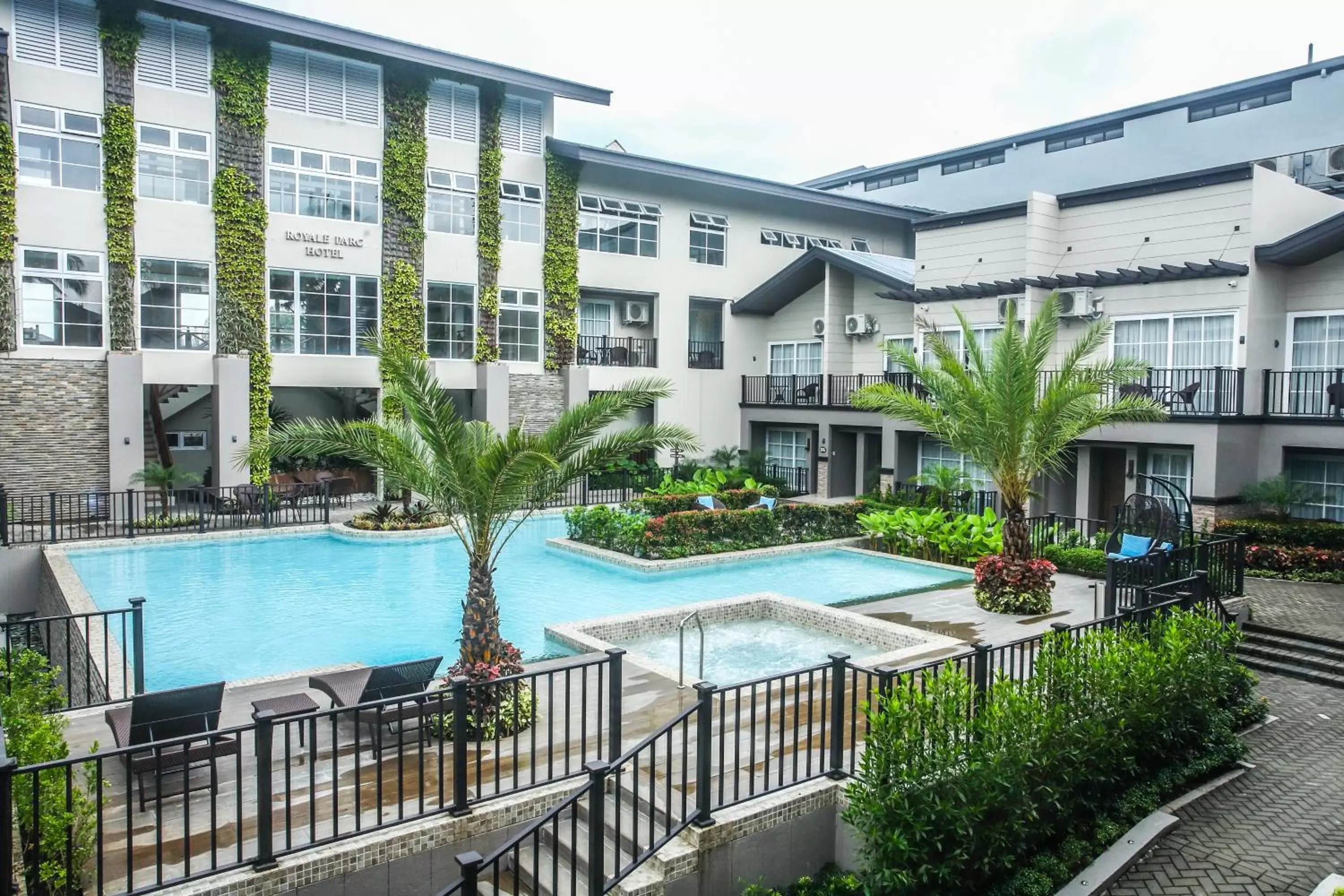 Pool view, Swimming Pool in Royale Parc Hotel Tagaytay