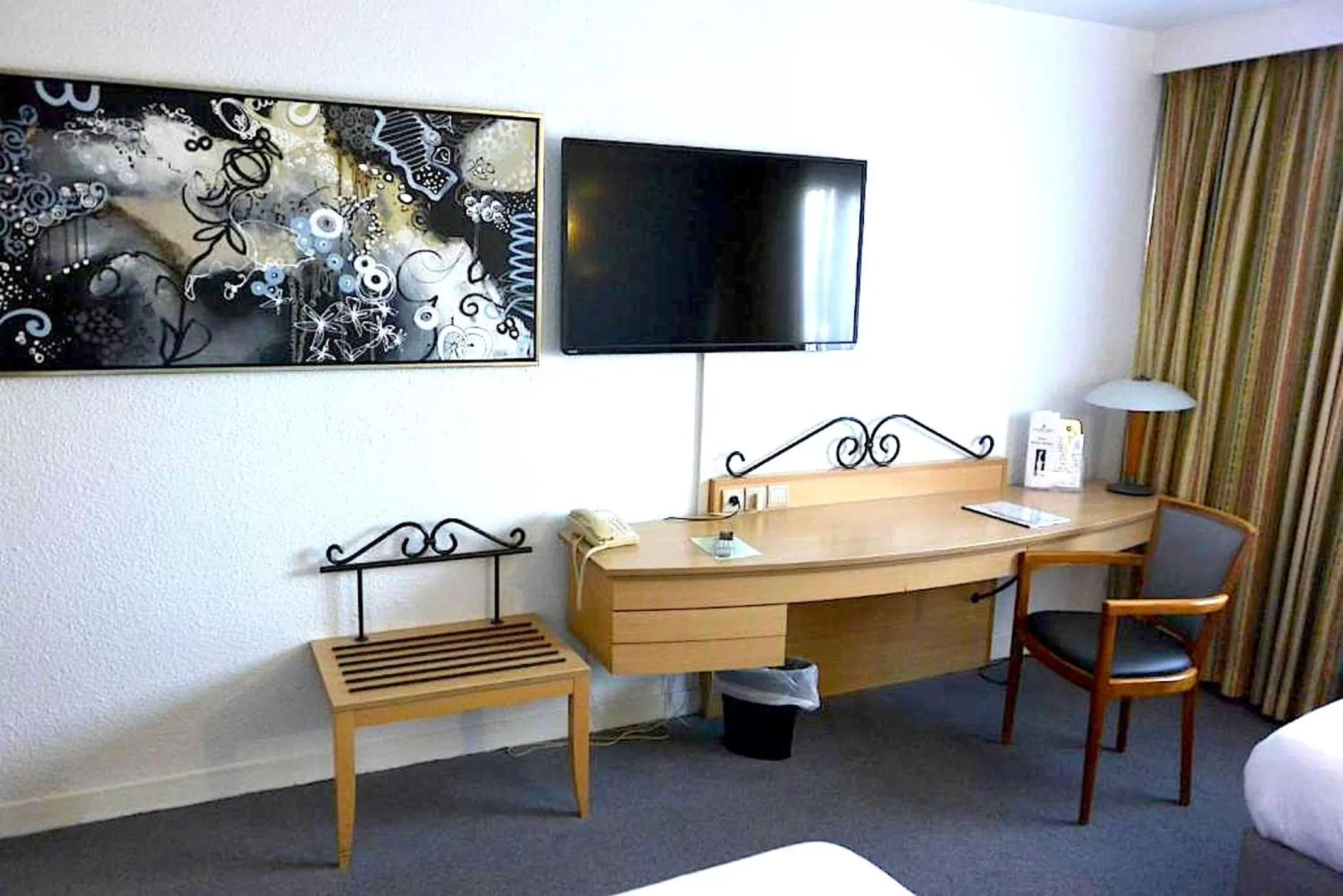 Other, TV/Entertainment Center in Golden Tulip Bâle Mulhouse - Hôtel Restaurant