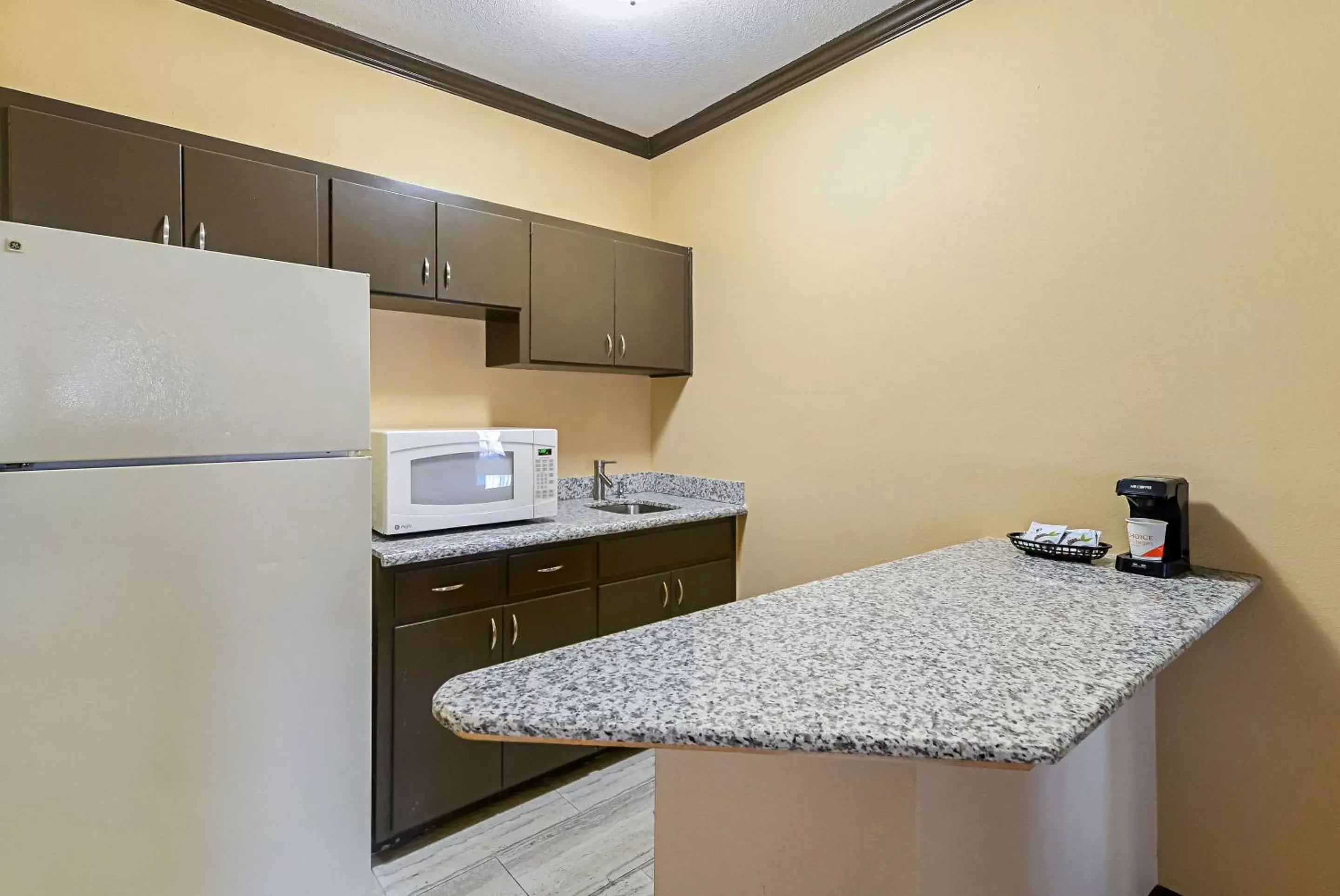 Photo of the whole room, Kitchen/Kitchenette in Quality Inn & Suites Lubbock