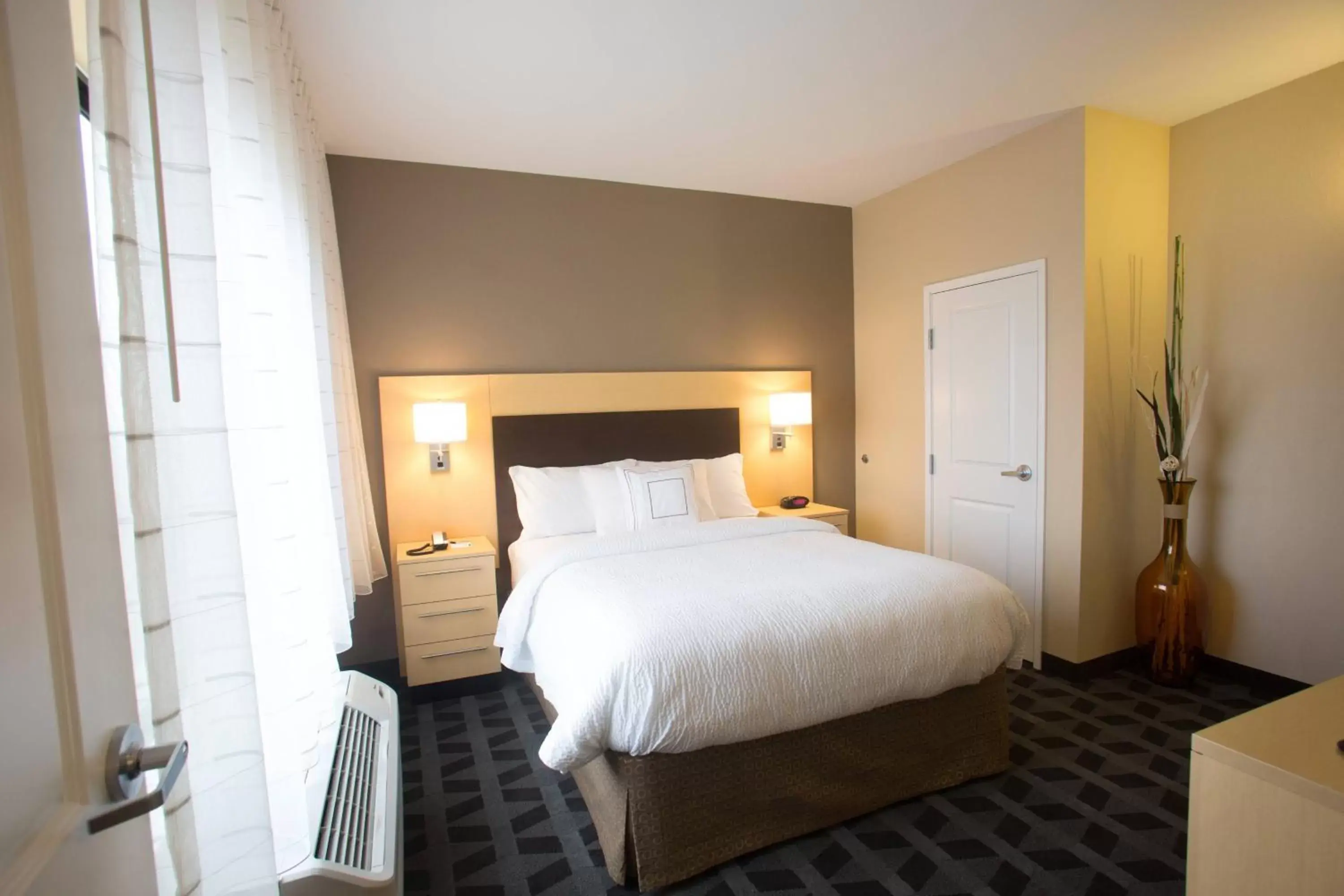 Bedroom, Bed in TownePlace Suites by Marriott Lincoln North