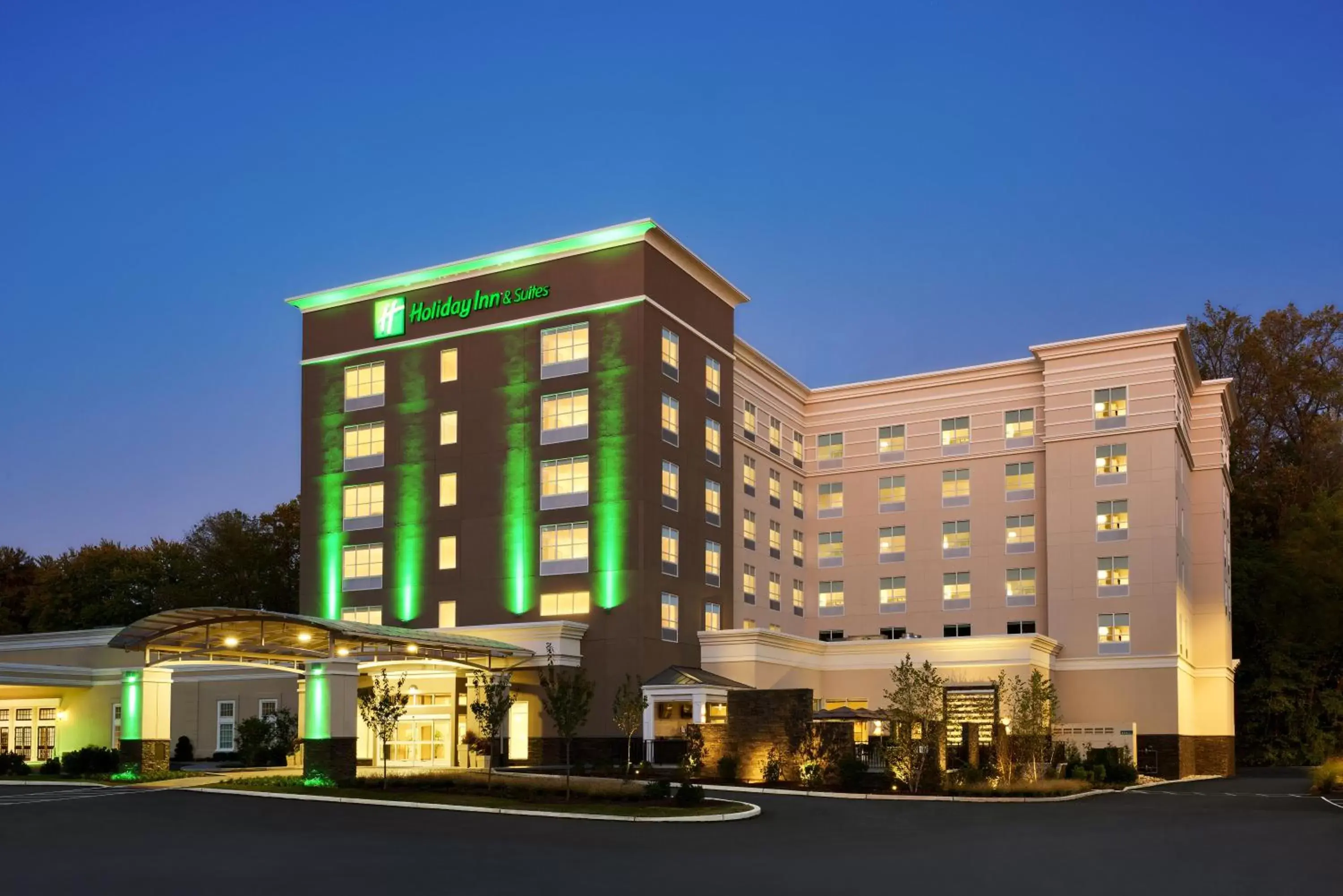 Property Building in Holiday Inn & Suites Philadelphia W - Drexel Hill, an IHG Hotel