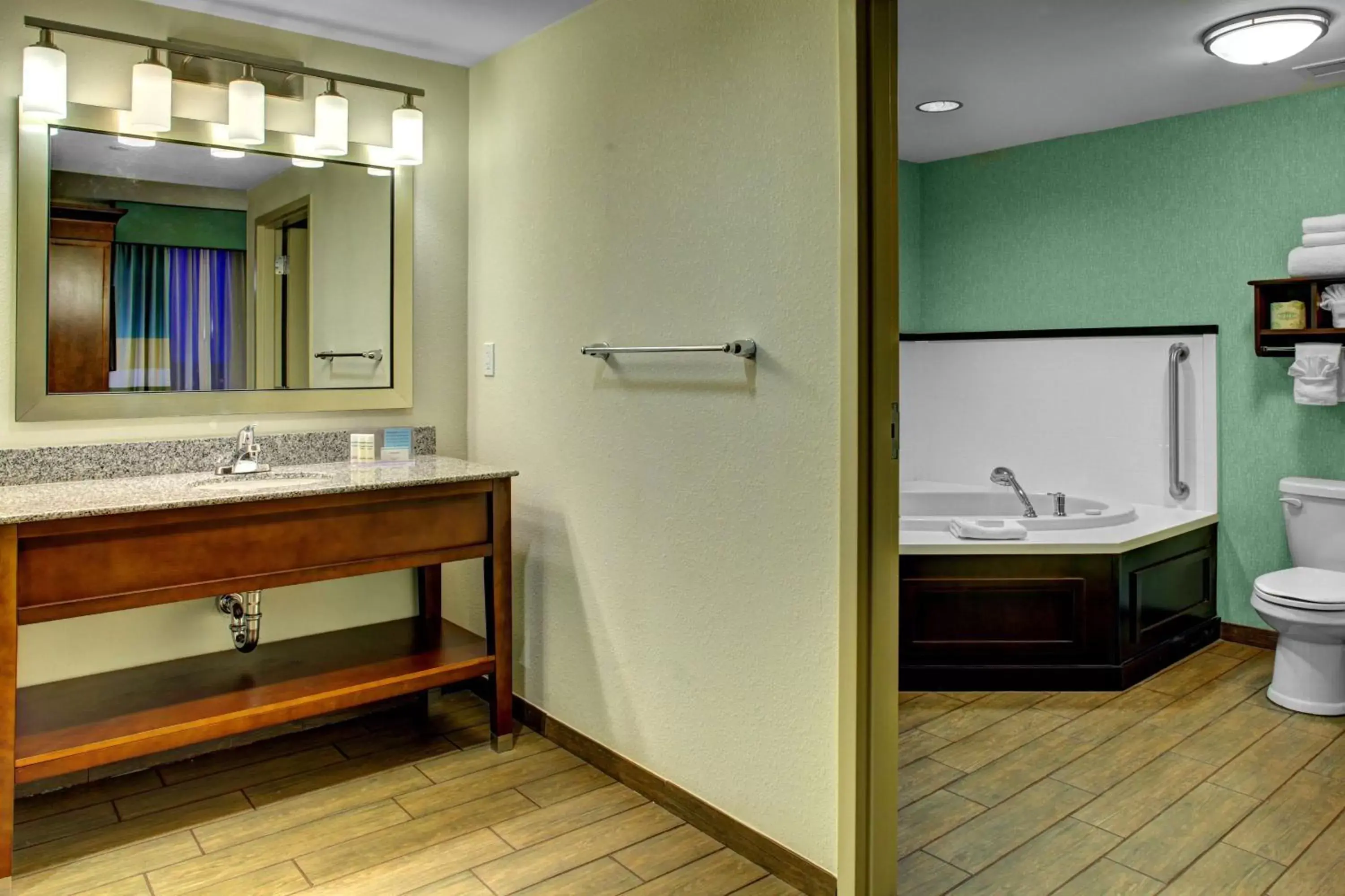 Bathroom in Hampton Inn and Suites Coconut Creek