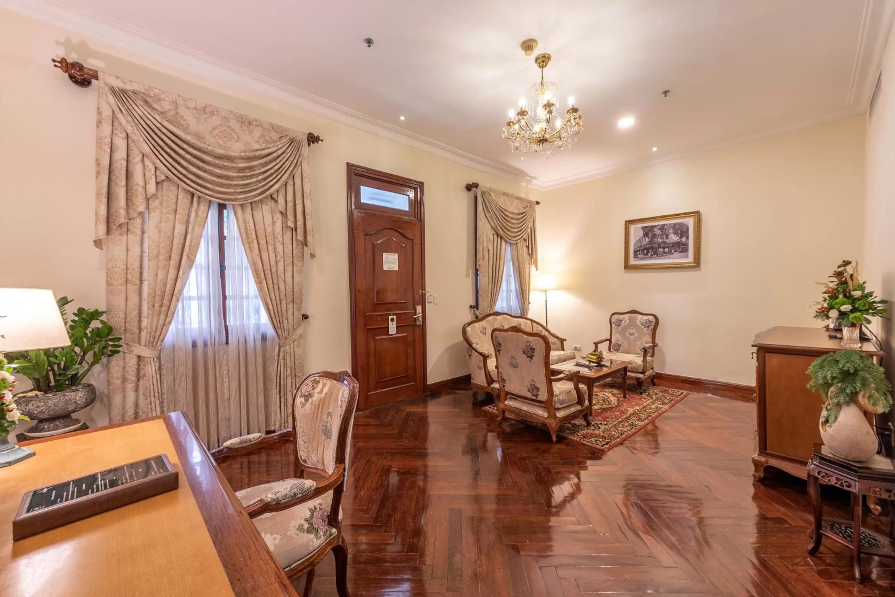 Living room in Hotel Grand Saigon