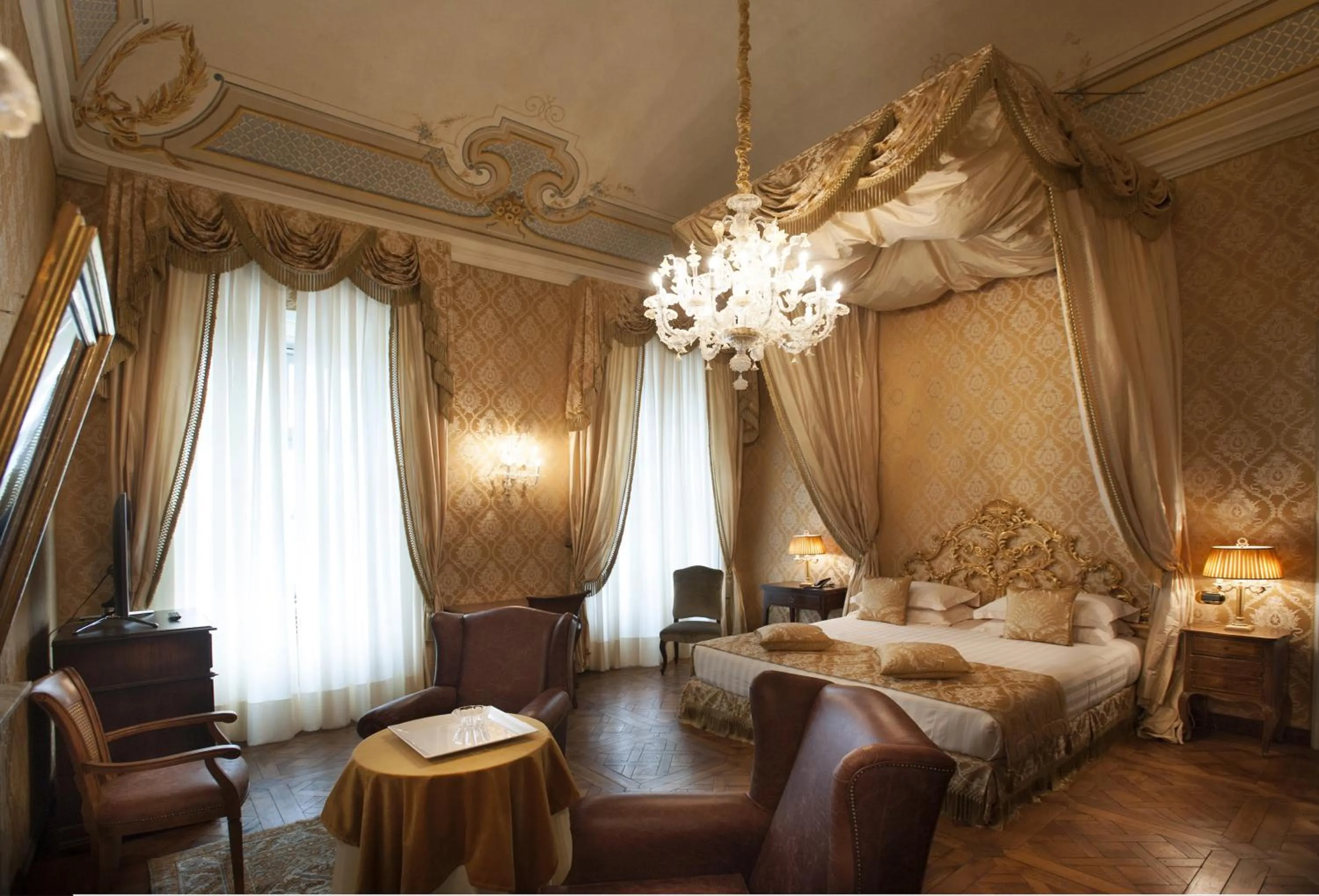 Photo of the whole room, Bed in Castello di Guarene