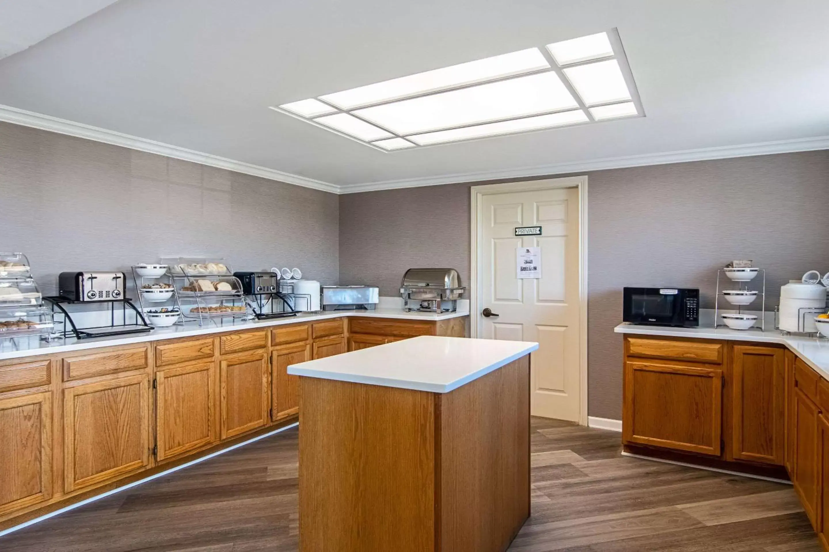 Restaurant/places to eat in Clarion Inn Willow River Restaurant/places to eat in Clarion Inn Willow River