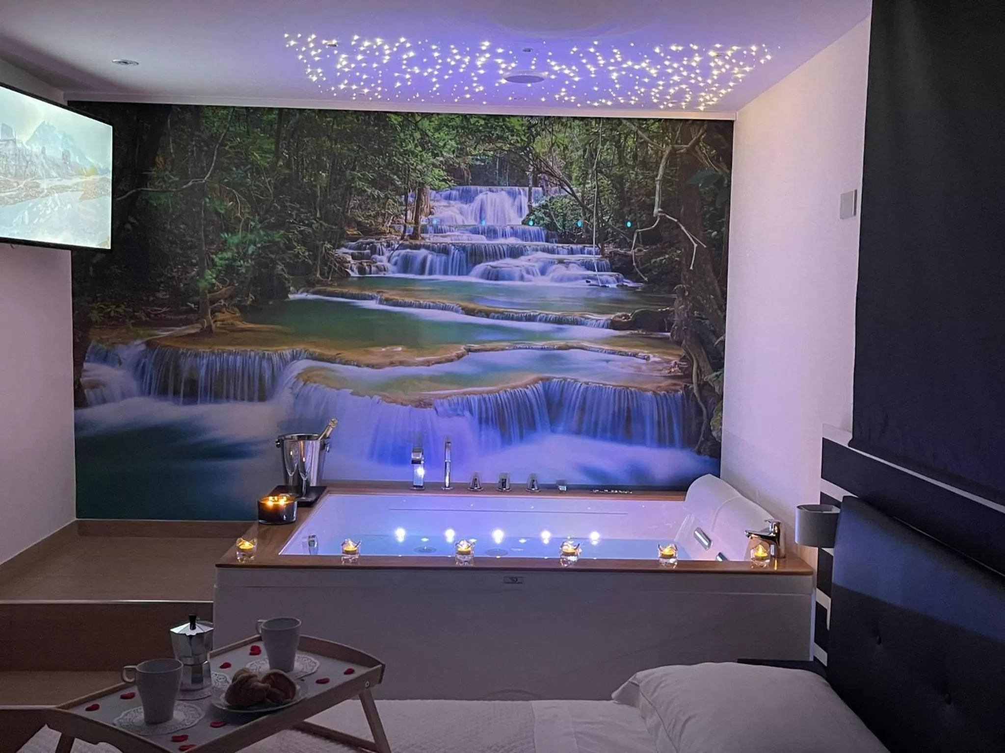 Hot Tub in Suite Ciclopi Acitrezza