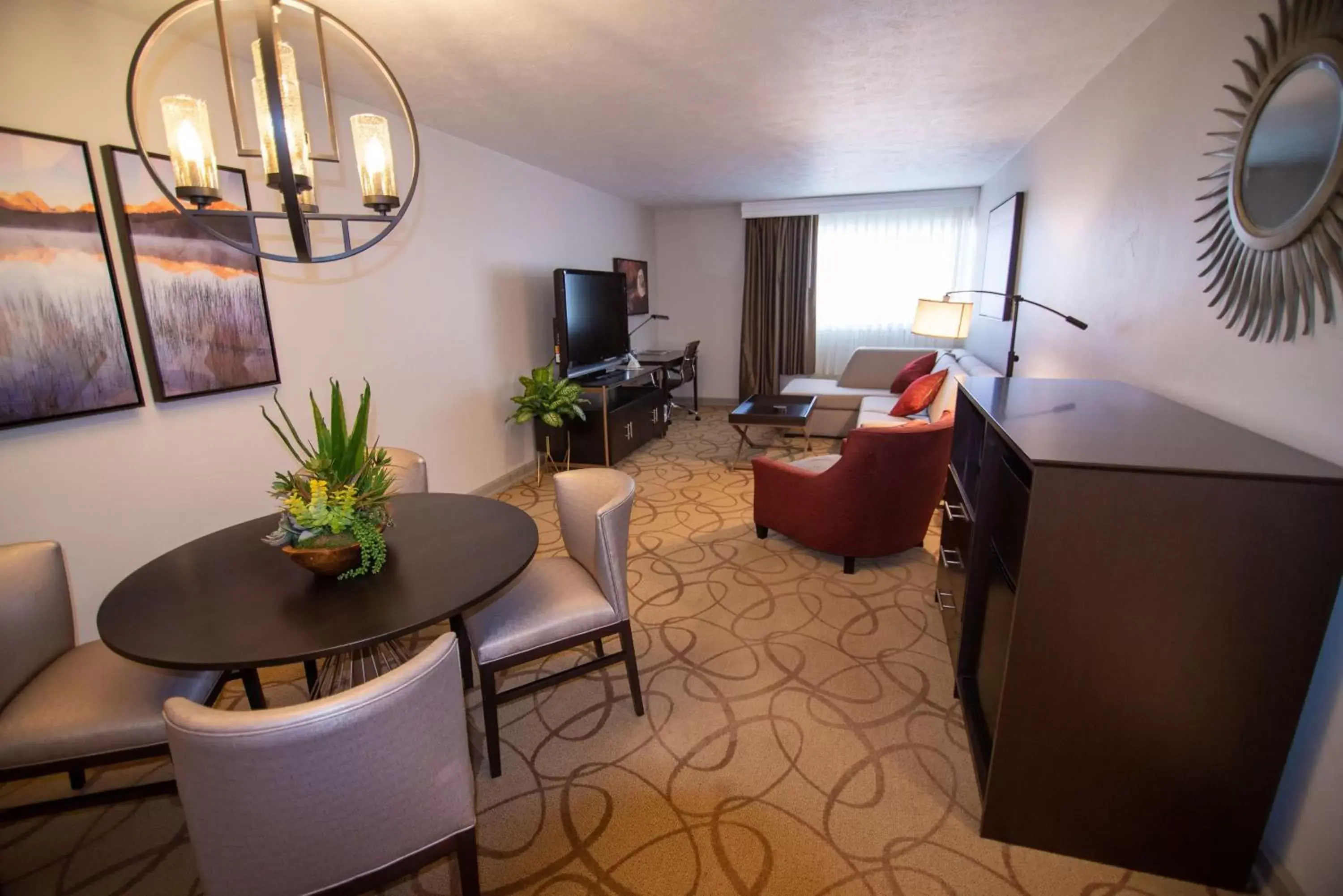 Photo of the whole room, Seating Area in Best Western Plus Burley Inn & Convention Center