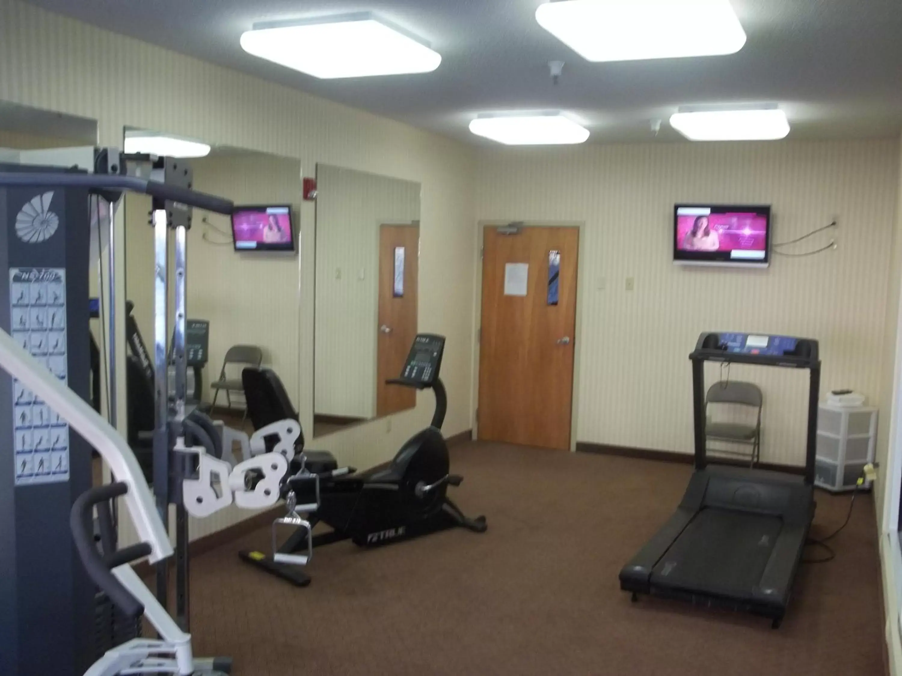 Fitness centre/facilities, Fitness Center/Facilities in Super 8 by Wyndham Huntington WV