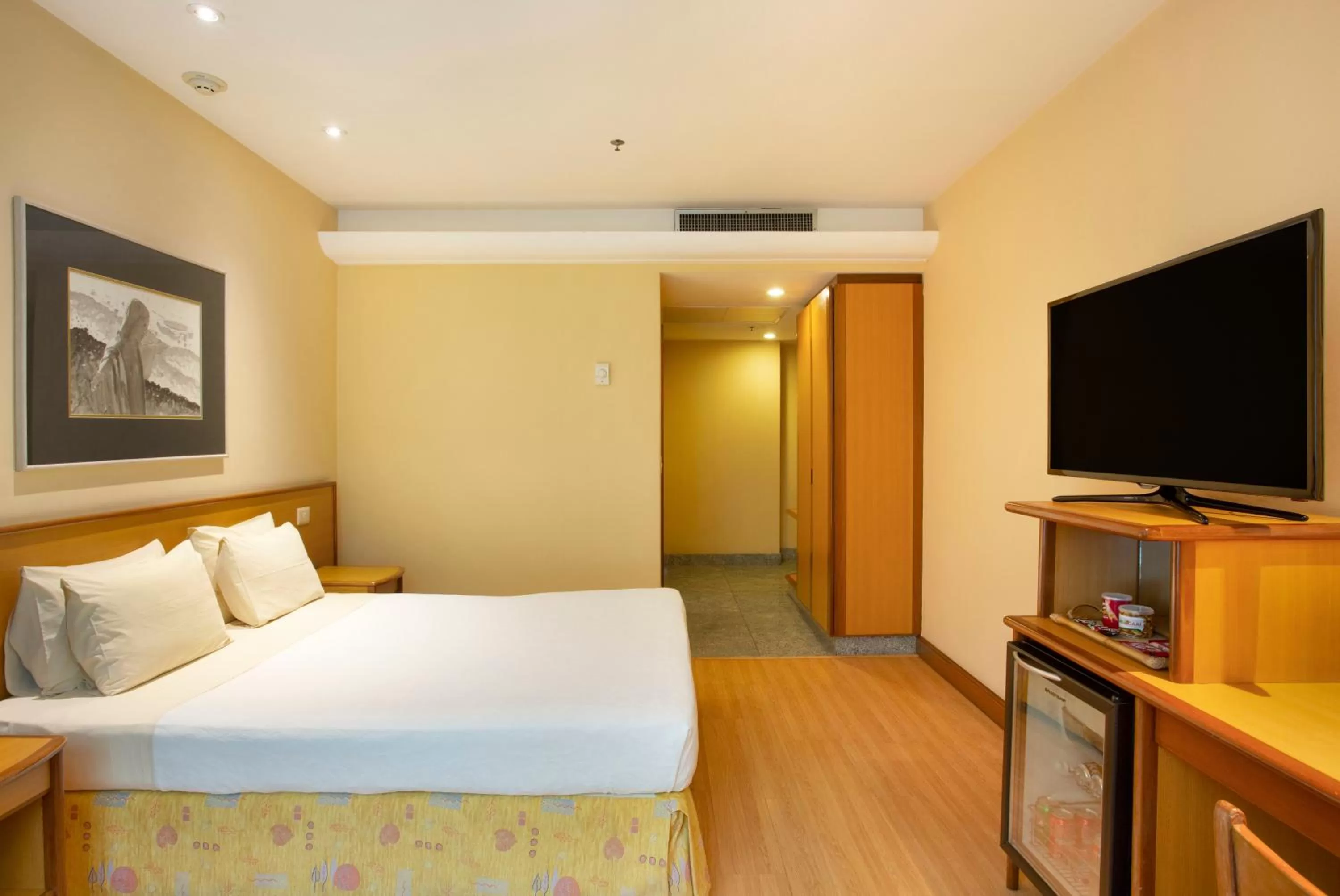 Bed in Windsor Asturias Hotel