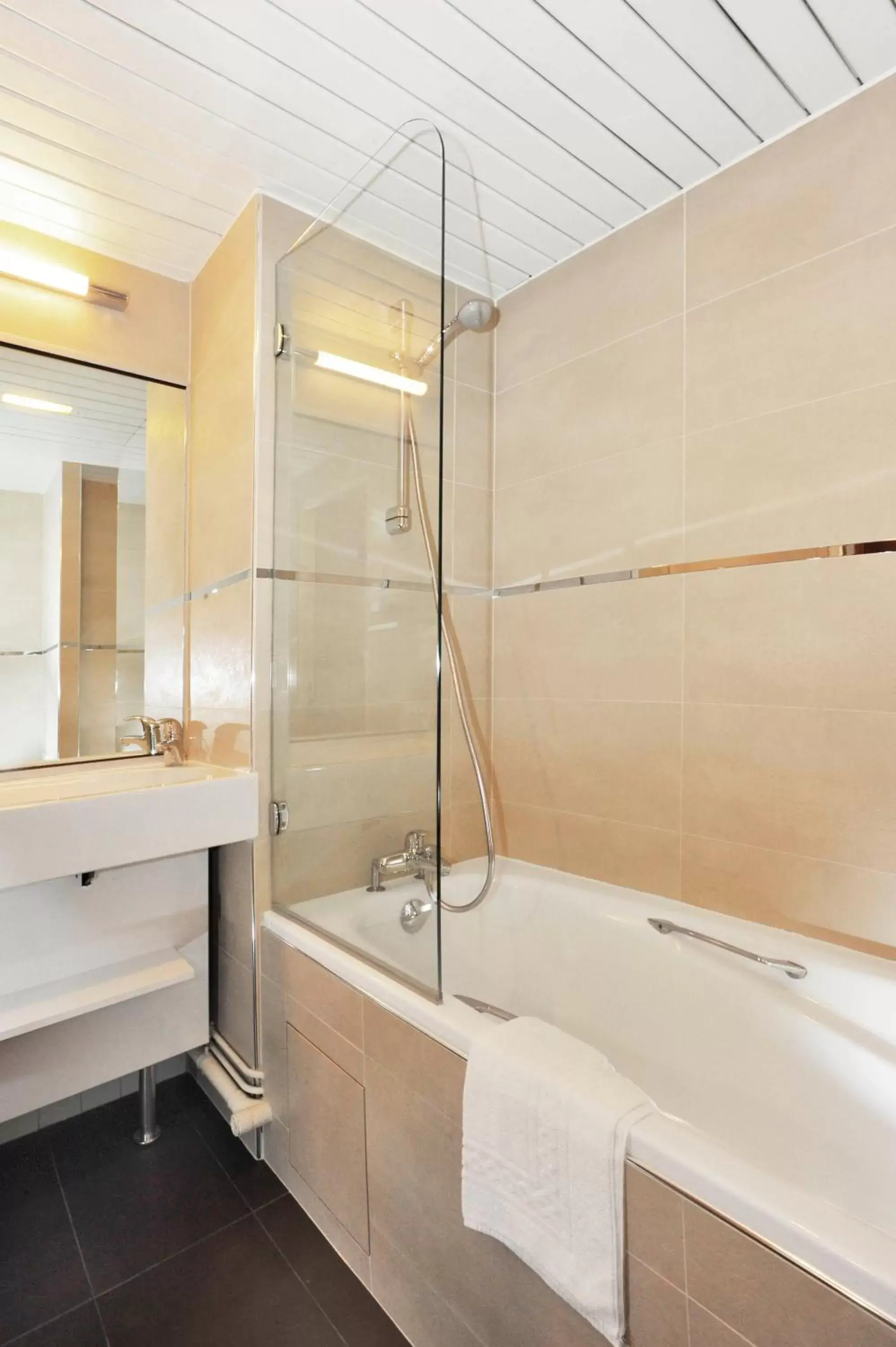 Bathroom in Best Western Plus Le Moderne