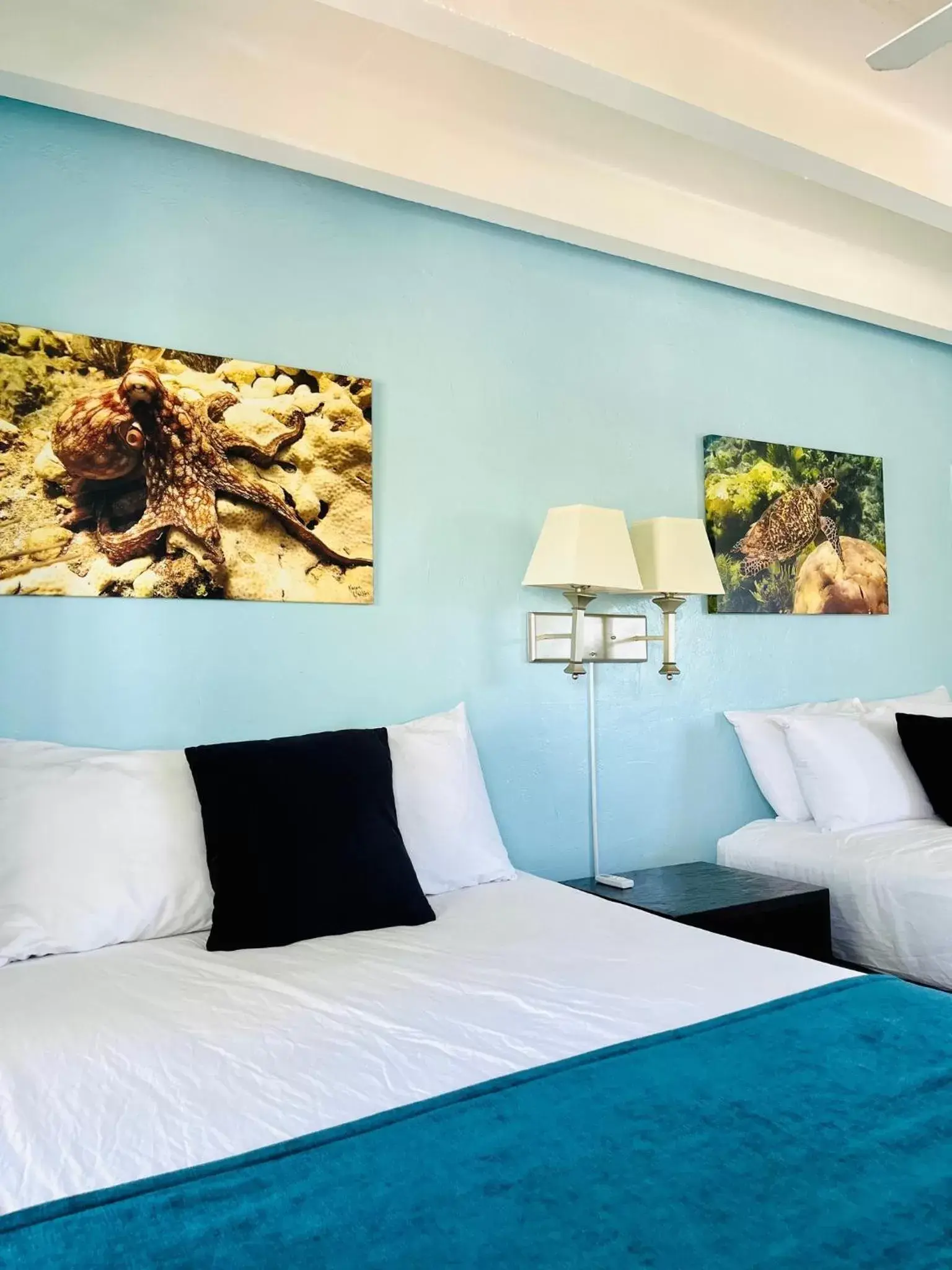 Bed in Looe Key Reef Resort and Dive Center Bed in Looe Key Reef Resort and Dive Center