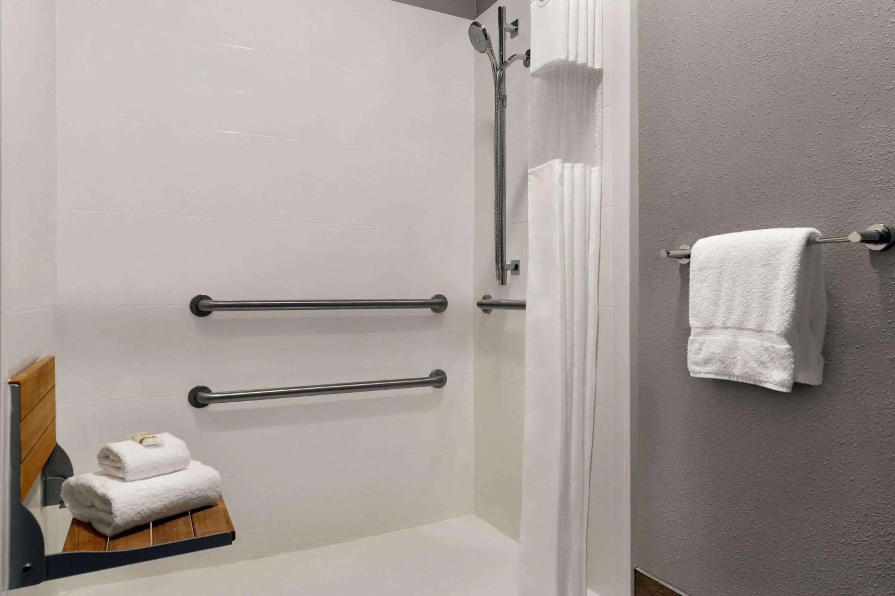 Shower, Bathroom in La Quinta by Wyndham Salem OR