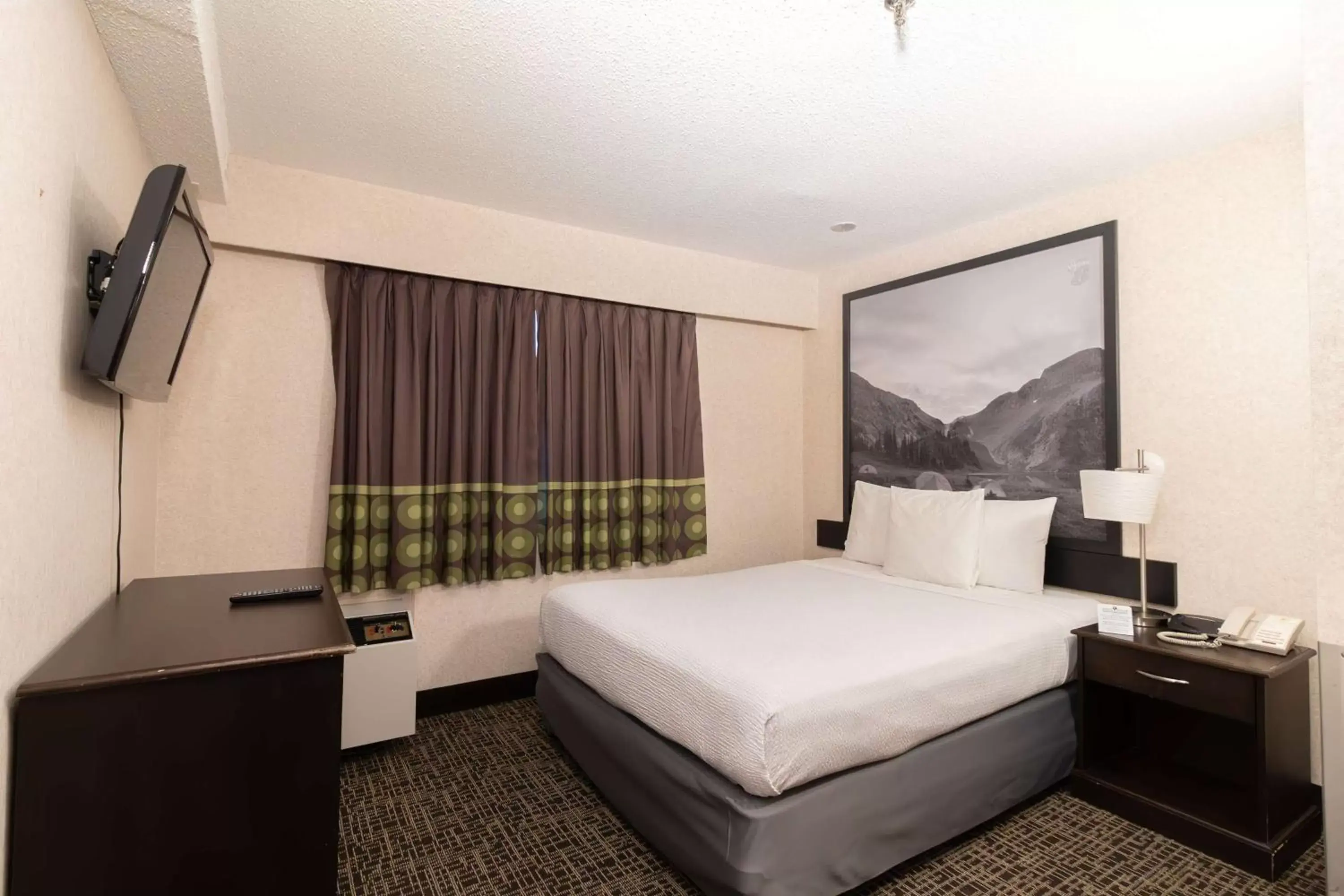 Photo of the whole room, Bed in Super 8 by Wyndham Prince George Photo of the whole room, Bed in Super 8 by Wyndham Prince George