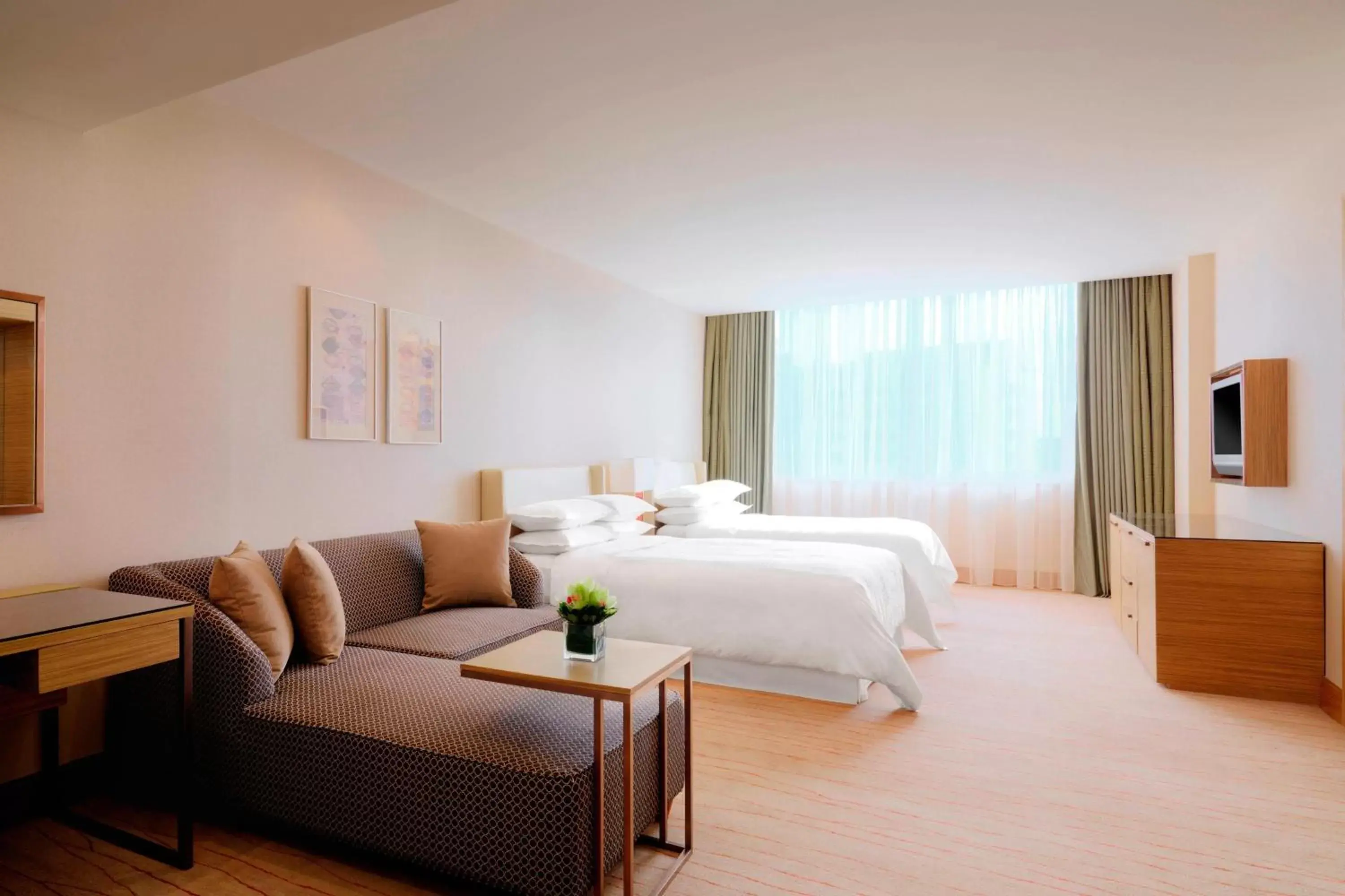 Photo of the whole room, Bed in Four Points by Sheraton Shanghai, Daning