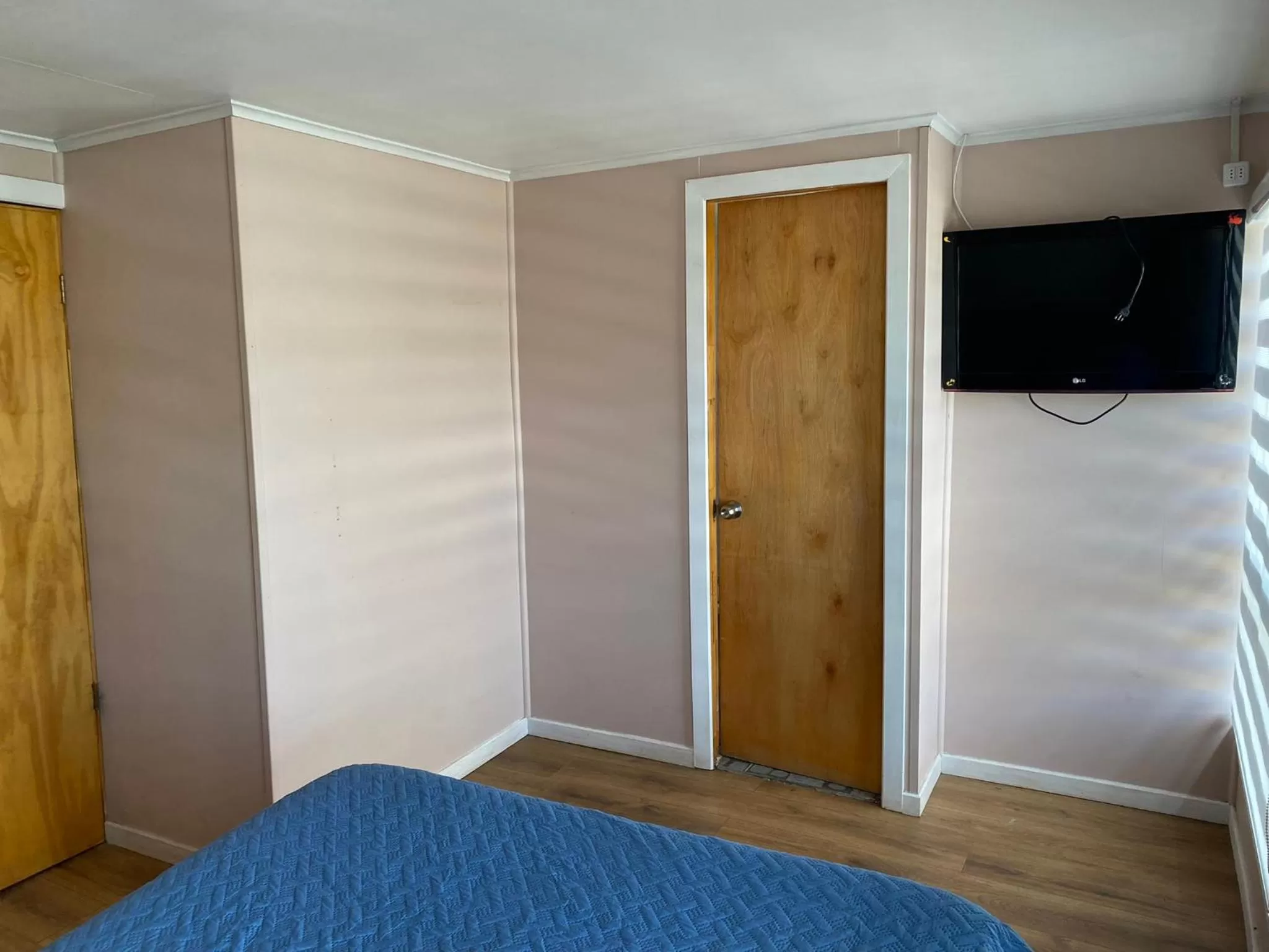 TV/Entertainment Center in World's End Hostal