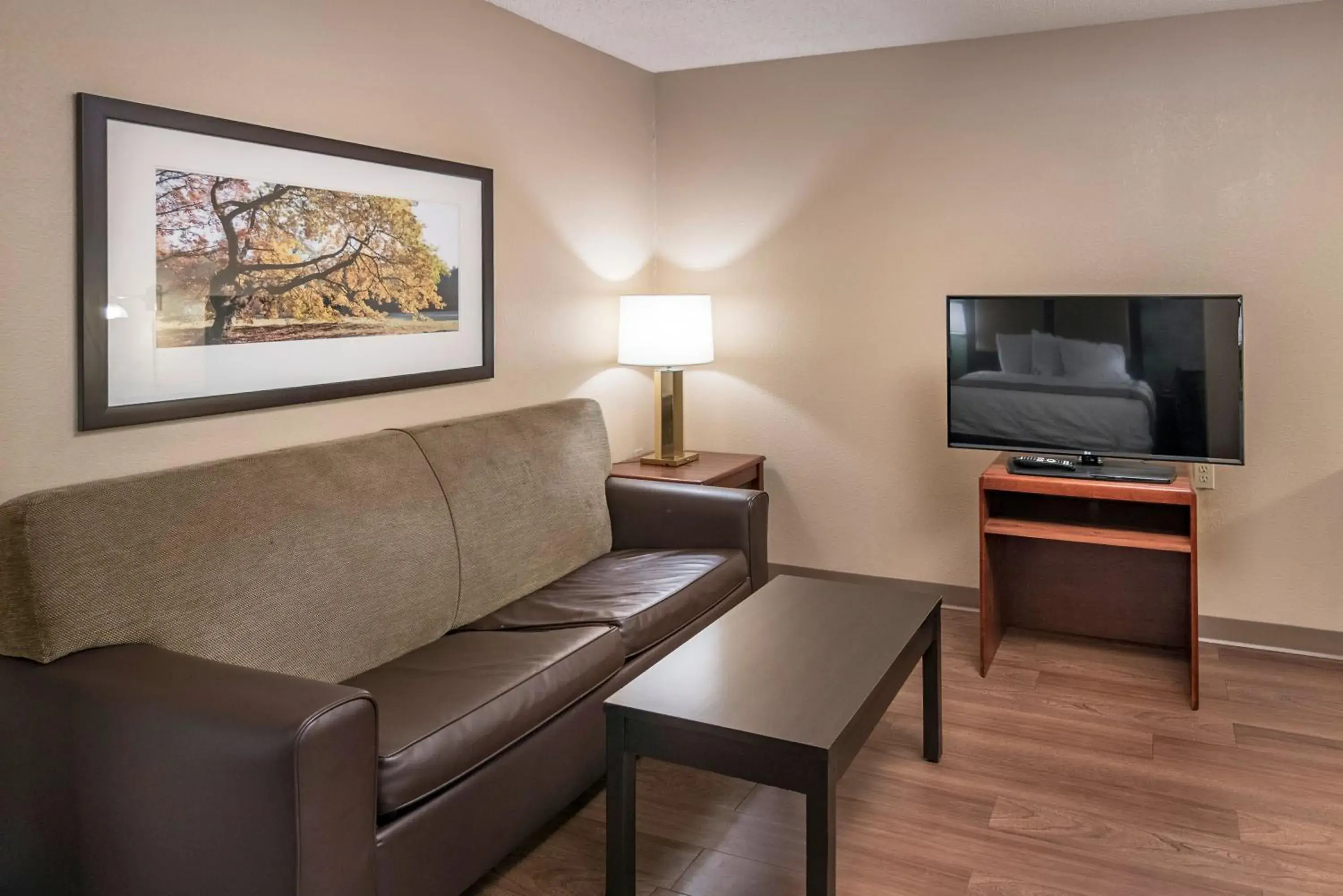 Living room, Seating Area in Extended Stay America Suites - Tulsa - Midtown
