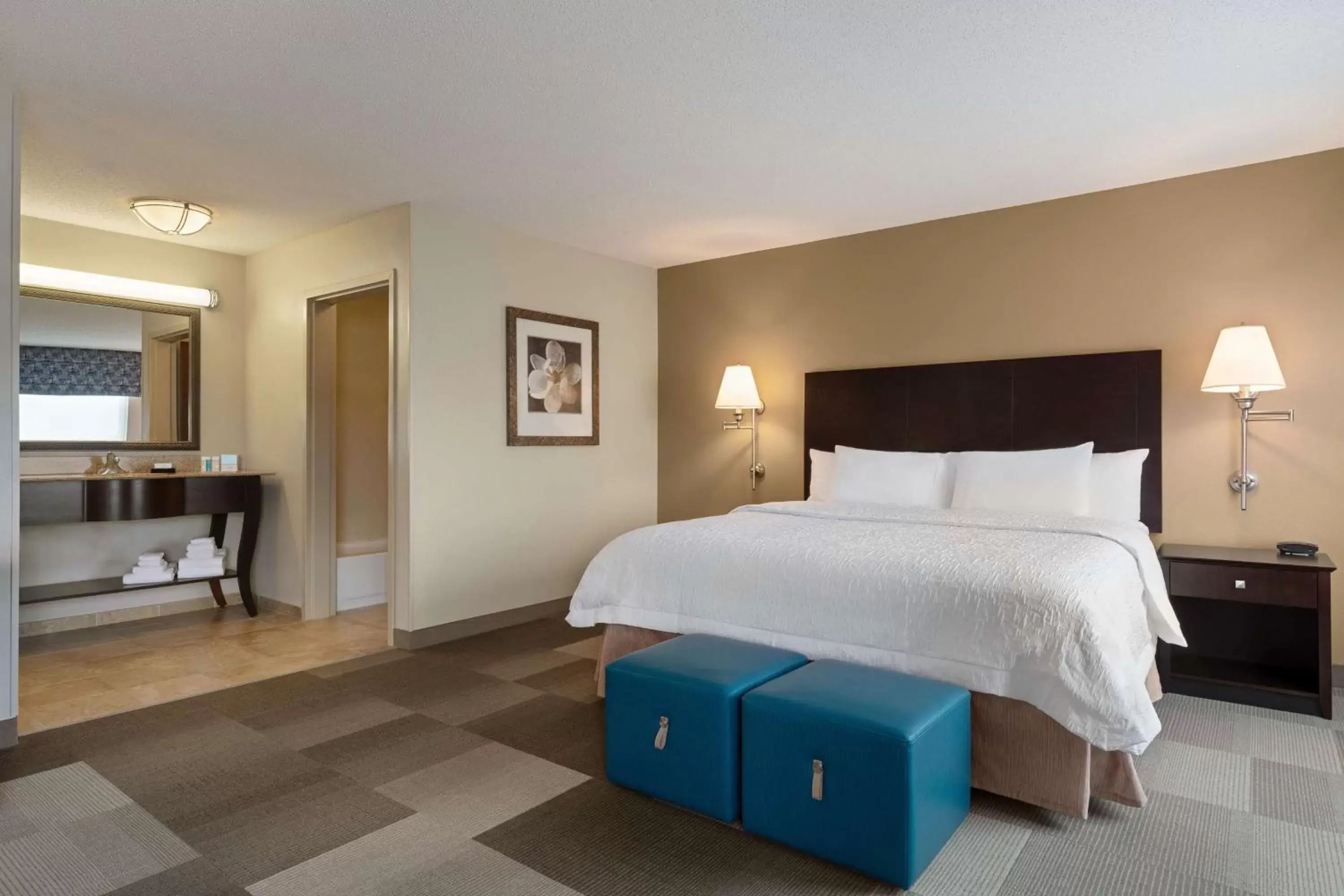 Bed in Hampton Inn & Suites Atlanta Airport West Camp Creek Pkwy Bed in Hampton Inn & Suites Atlanta Airport West Camp Creek Pkwy