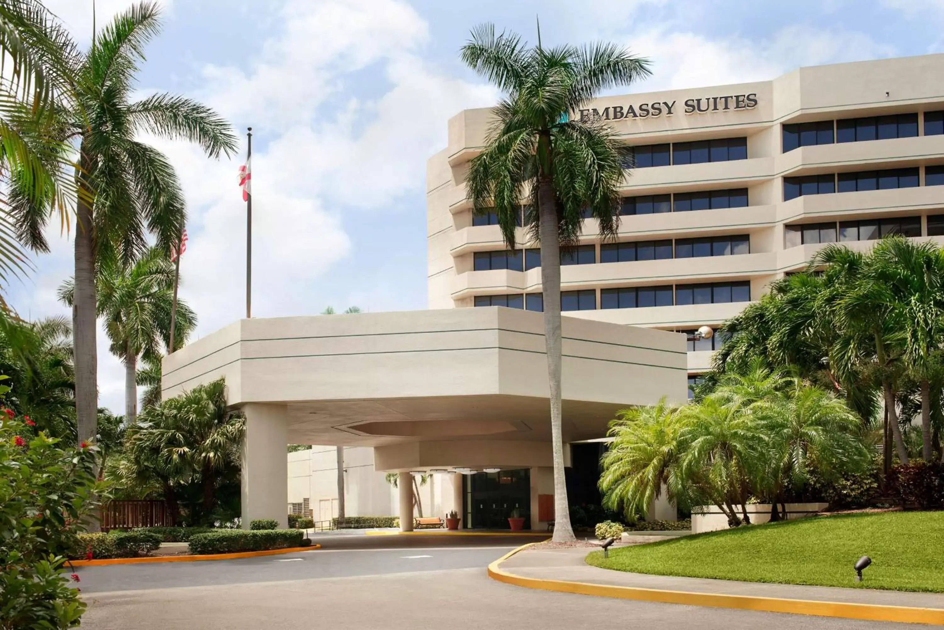 Property Building in Embassy Suites Boca Raton