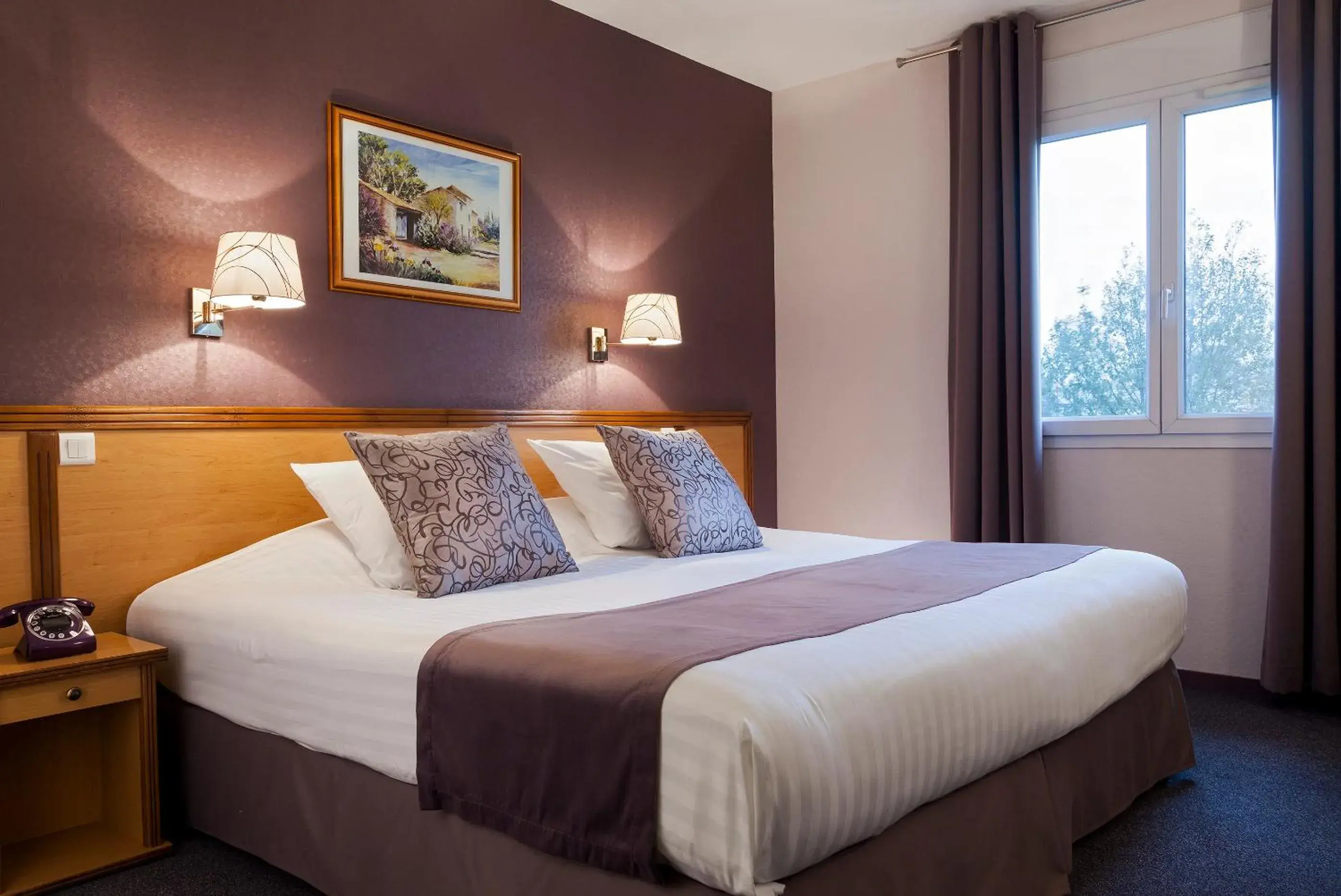 Bed in The Originals City, Hotel Paray-le-Monial