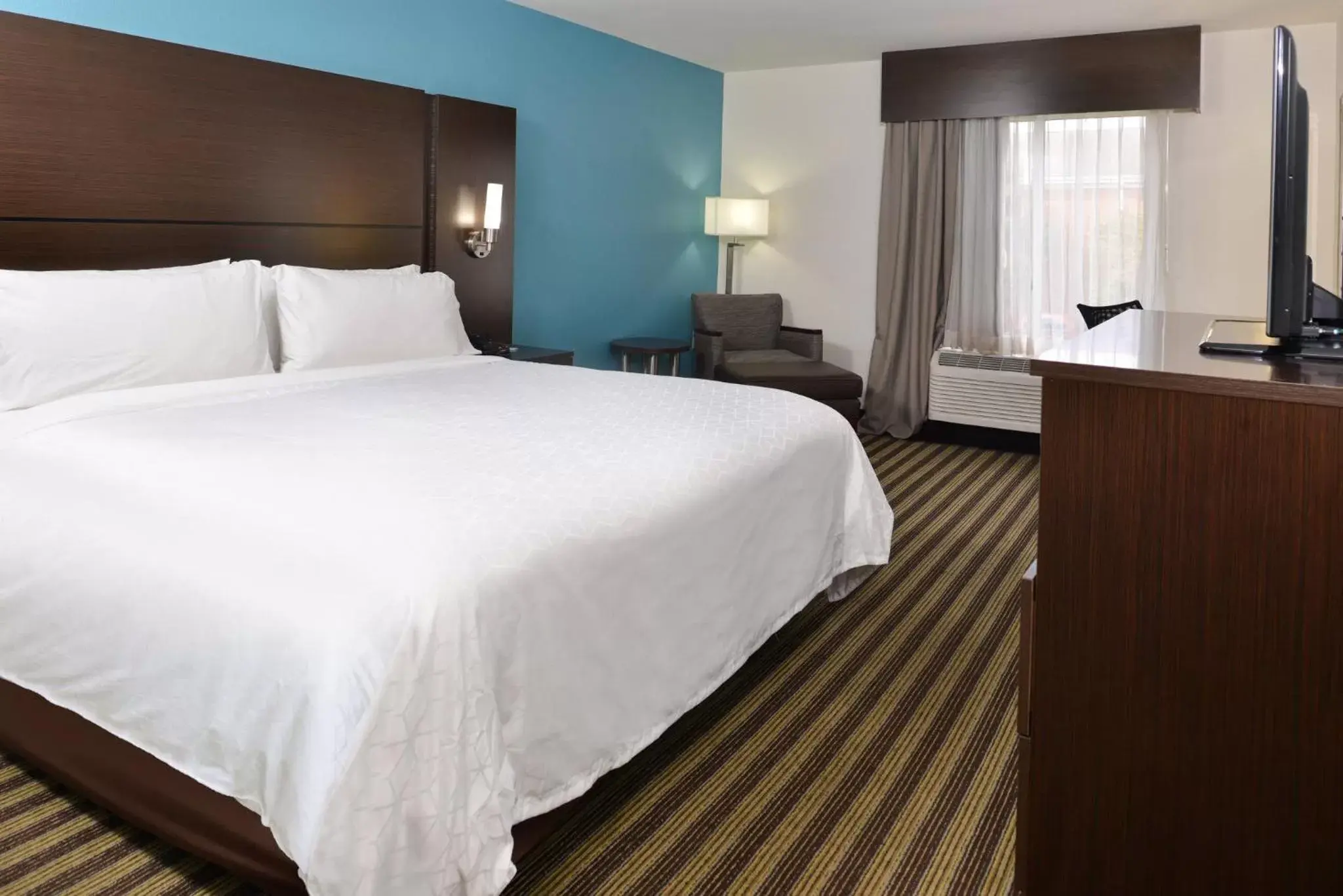 Photo of the whole room, Bed in Holiday Inn Express Montgomery East I-85, an IHG Hotel