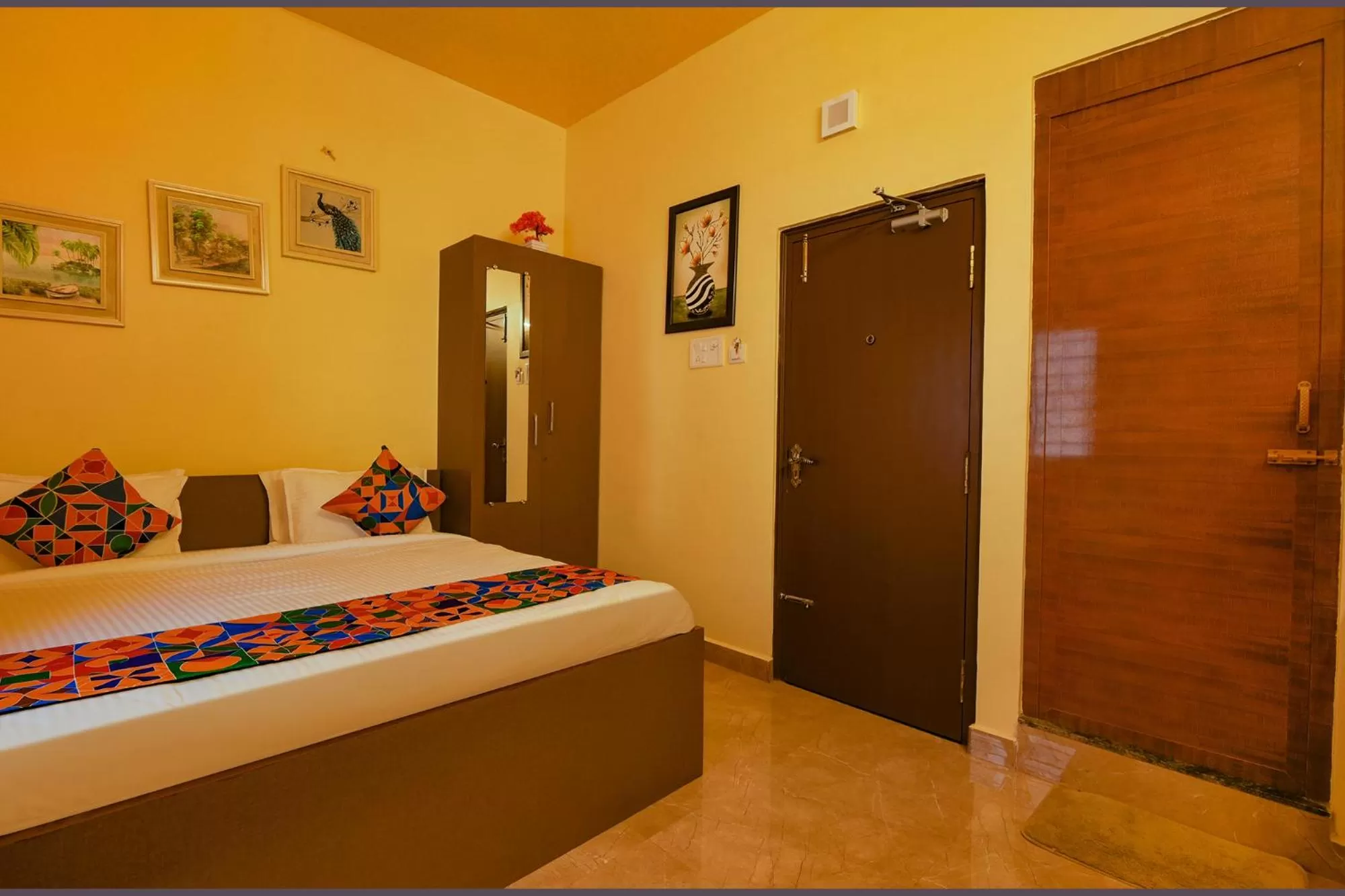 Bed in FabHotel Vijaylakshmi Stay Inn - Nr Chennai International Airport