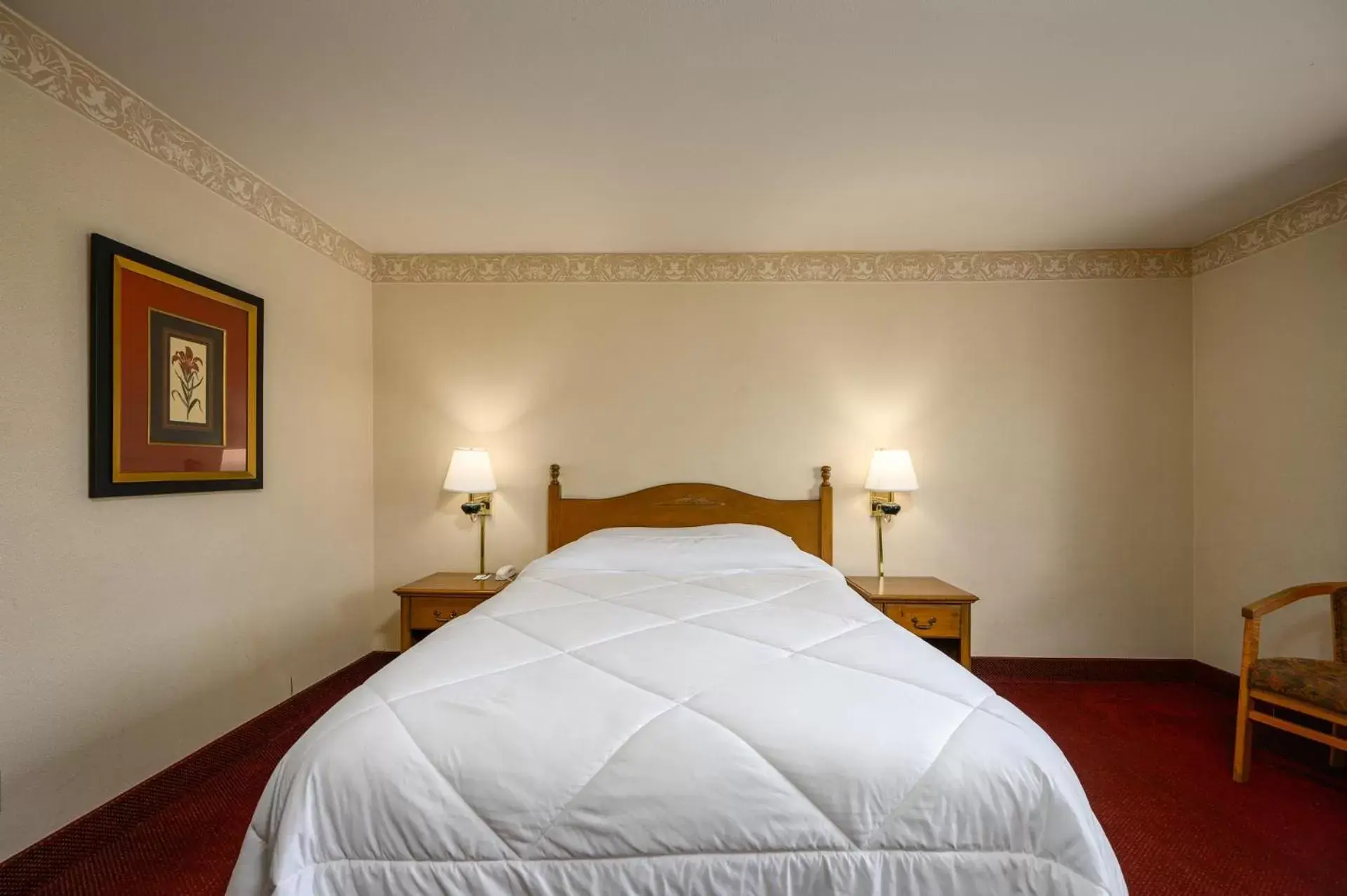 Bed in Three Rivers Inn Sedro Woolley