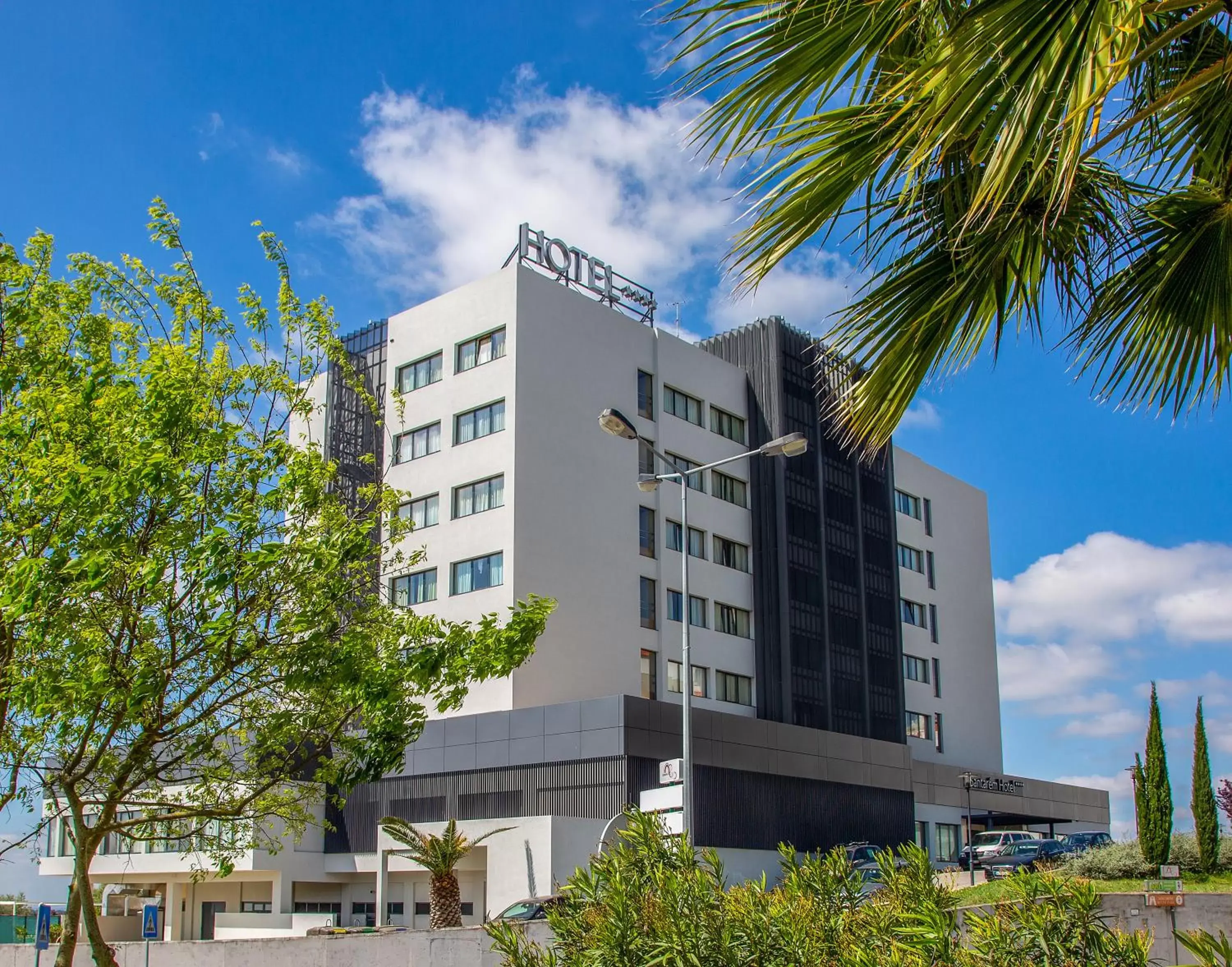 Facade/entrance, Property Building in Santarem Hotel