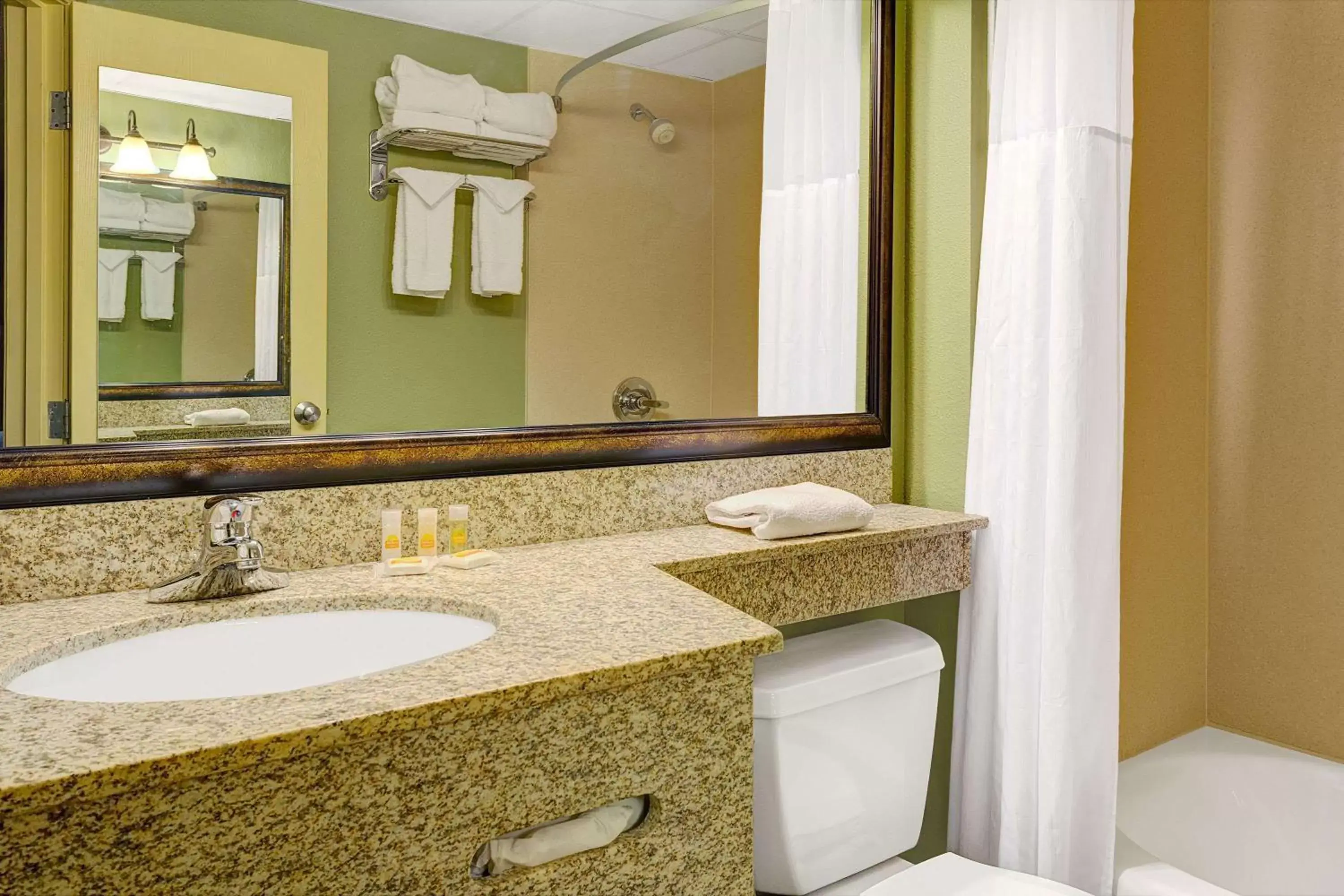 Photo of the whole room, Bathroom in Days Inn by Wyndham Cheyenne